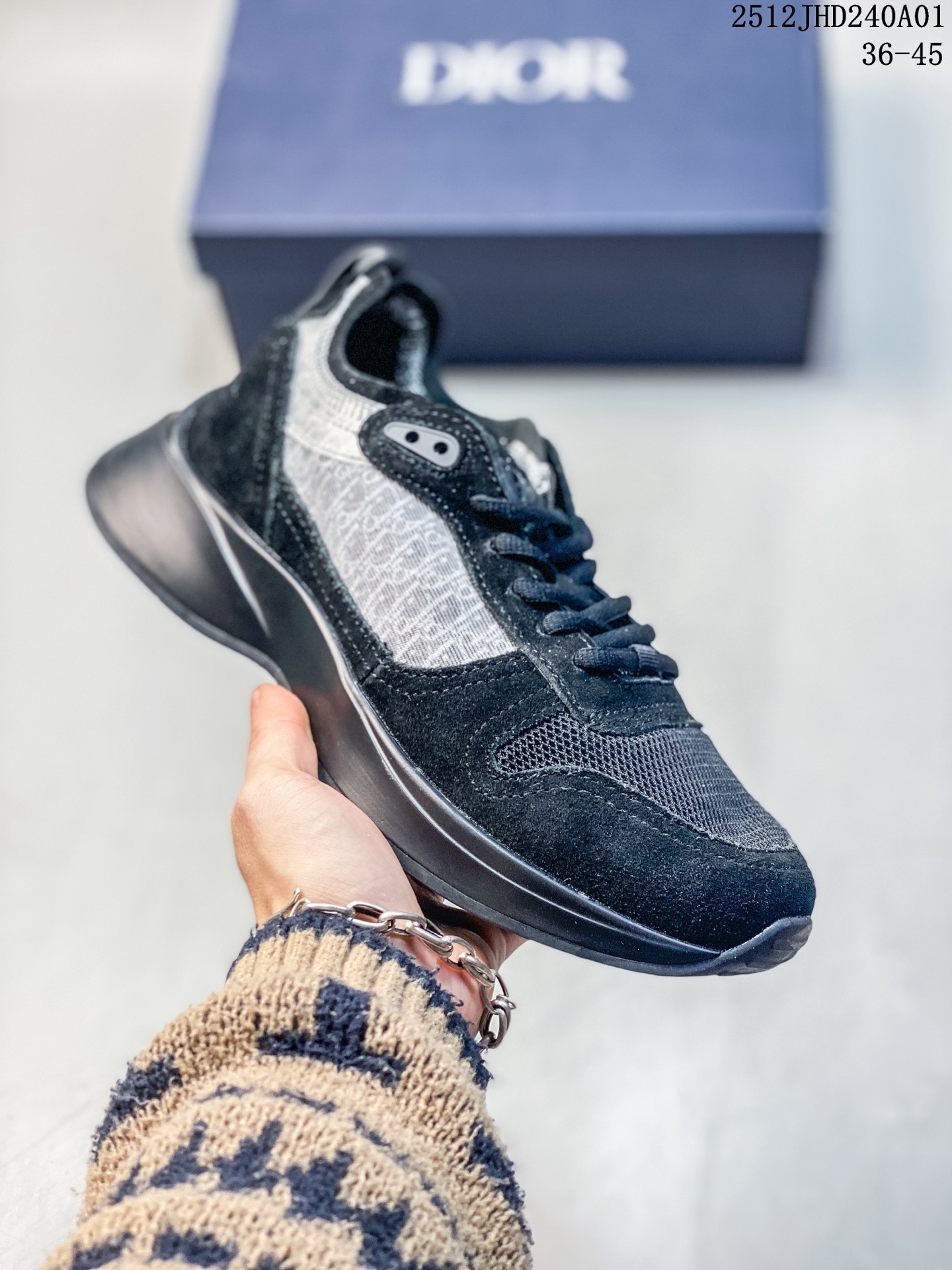 💰150
DIOR迪奥 B25 帆布皮革 绒面革 低帮 生活休闲鞋 男款
12JHD240A01