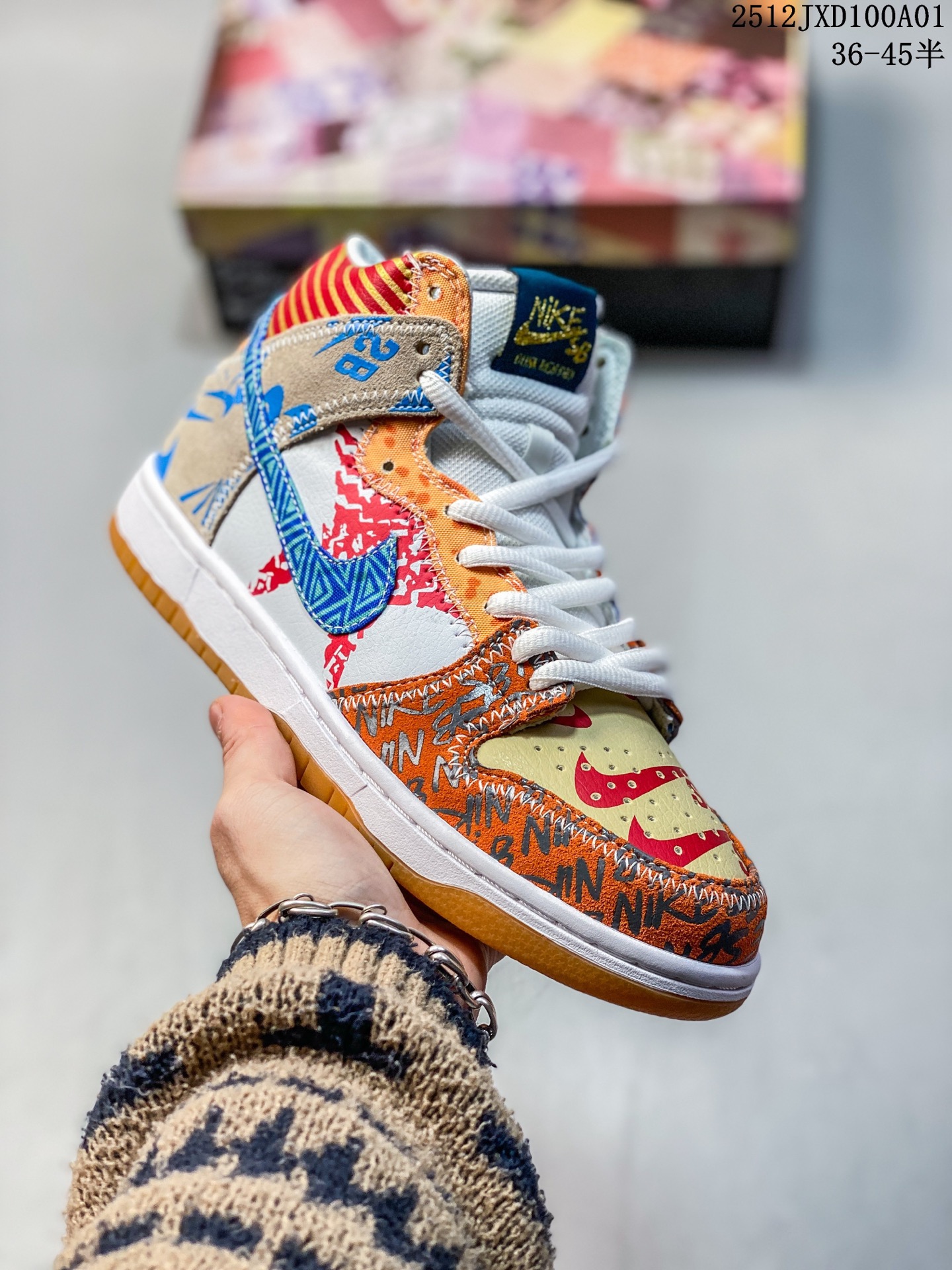 💰160
Nike/耐克 男女鞋真标半码制，升级原楦原纸版开发，采用进口软质皮鞋面材质，鞋垫嵌入缓震乳胶+Sole真气垫装置，原比值开发耐磨橡胶大底❗️冲破鞋身的超大钩子❗️ 携手日本时尚品牌AMBUSH xNike SB Dunk High"Black White"扣篮系列高帮休闲运动滑板板鞋扣篮系列高帮休闲运动滑板板鞋 
12JXD100A01