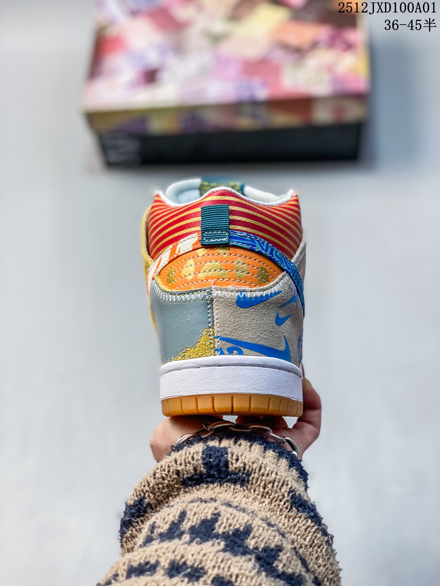 💰160
Nike/耐克 男女鞋真标半码制，升级原楦原纸版开发，采用进口软质皮鞋面材质，鞋垫嵌入缓震乳胶+Sole真气垫装置，原比值开发耐磨橡胶大底❗️冲破鞋身的超大钩子❗️ 携手日本时尚品牌AMBUSH xNike SB Dunk High"Black White"扣篮系列高帮休闲运动滑板板鞋扣篮系列高帮休闲运动滑板板鞋 
12JXD100A01