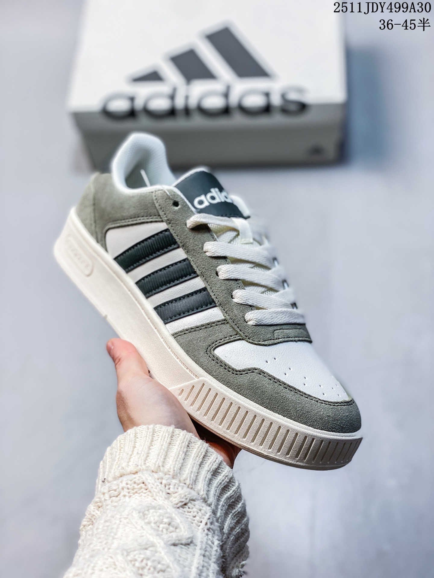 💰125
Adidas「小锯齿」D-PAD CLASSIC休闲美高风篮球板鞋男女阿迪达斯 D-PAD 运动休闲鞋 柔软合成革面料易打理，舒适质感简约潮搭，美观有型。圆弧舒适鞋头，宽敞不挤脚，行走无压力，舒适一整天。舒适后跟，稳固后跟贴合脚部。柔软内里，柔软贴合不磨脚。標準剪裁，鞋帶設計，皮革鞋身，橡膠鞋頭，編物襯裡，橡膠外底！

货号：JR8236
尺码：36 36⅔ 37⅓ 38 38⅔ 39⅓ 40 40⅔ 41⅓ 42 42⅔ 43⅓ 44 45
编码：YTYC1103ZLB
11JDY499A30