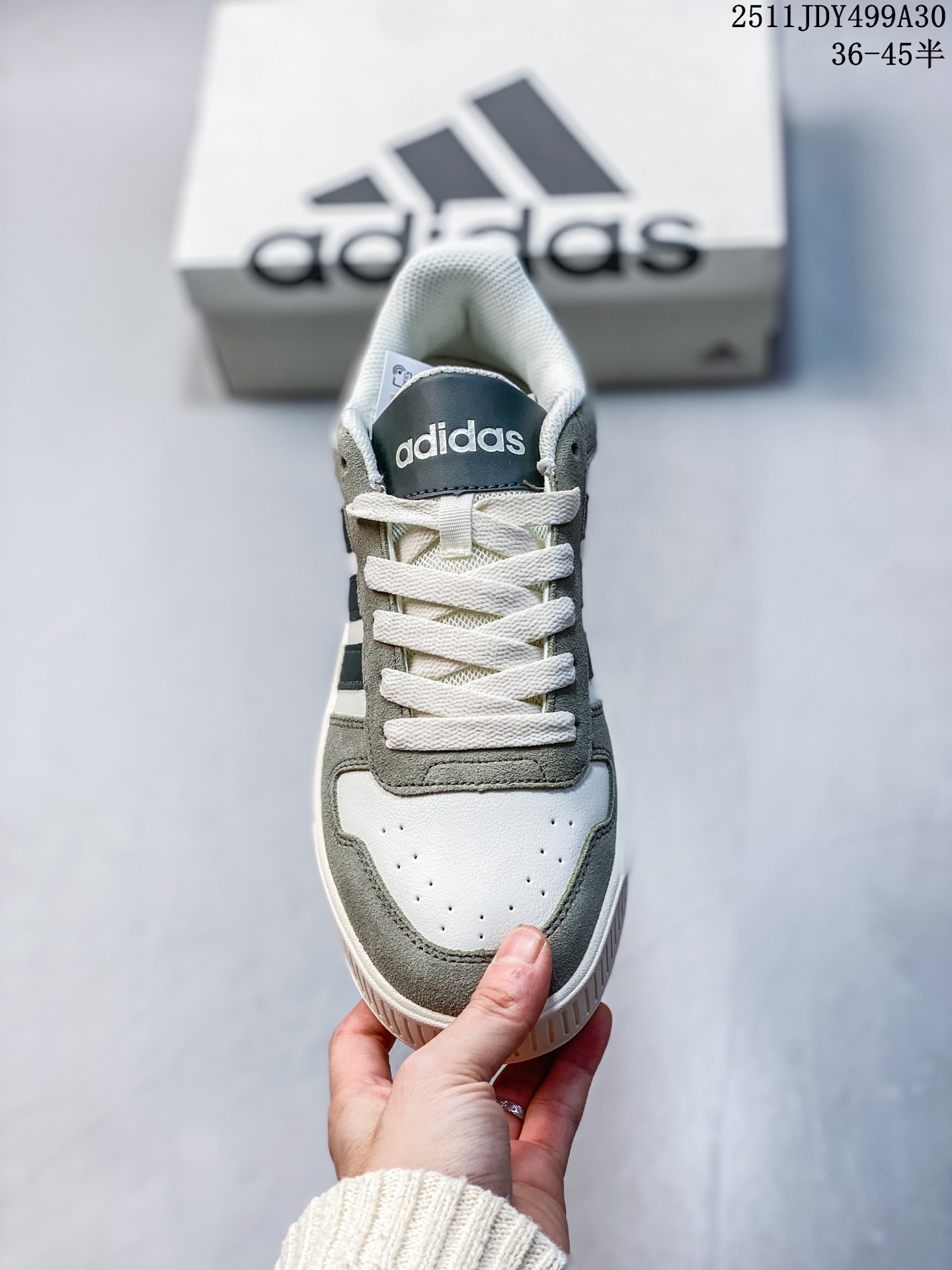 💰125
Adidas「小锯齿」D-PAD CLASSIC休闲美高风篮球板鞋男女阿迪达斯 D-PAD 运动休闲鞋 柔软合成革面料易打理，舒适质感简约潮搭，美观有型。圆弧舒适鞋头，宽敞不挤脚，行走无压力，舒适一整天。舒适后跟，稳固后跟贴合脚部。柔软内里，柔软贴合不磨脚。標準剪裁，鞋帶設計，皮革鞋身，橡膠鞋頭，編物襯裡，橡膠外底！

货号：JR8236
尺码：36 36⅔ 37⅓ 38 38⅔ 39⅓ 40 40⅔ 41⅓ 42 42⅔ 43⅓ 44 45
编码：YTYC1103ZLB
11JDY499A30