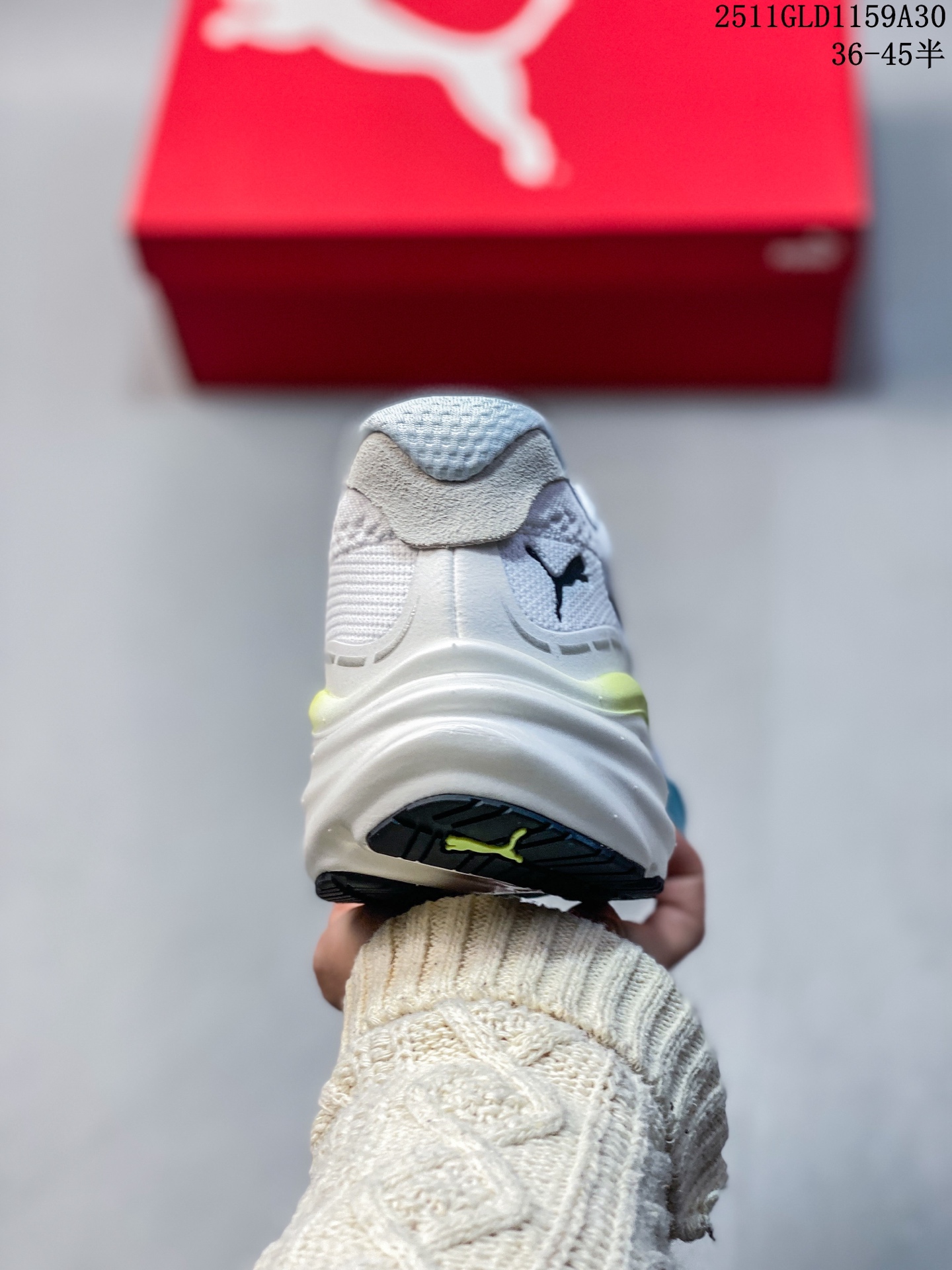 彪马PUMA Deviate NITRO 3 彪马 缓震训练跑鞋透气 舒适防滑耐磨 低帮 休闲跑步鞋 舒适贴脚鞋面上部使用大网眼设计增加透气性 半角撑鞋舌并使用小面积的泡棉除了鞋舌上的泡棉之外鞋跟和脚踝周围也有相当多的泡棉这提高了鞋子的舒适性 锁定性和脚跟的安全性 货号311046-04 D97561124 11GLD1159A30