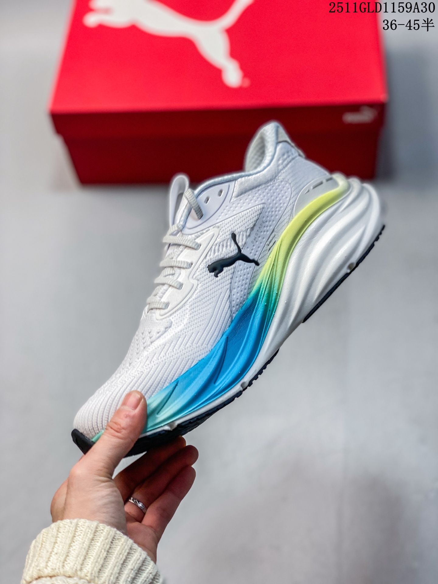 彪马PUMA Deviate NITRO 3 彪马 缓震训练跑鞋透气 舒适防滑耐磨 低帮 休闲跑步鞋 舒适贴脚鞋面上部使用大网眼设计增加透气性 半角撑鞋舌并使用小面积的泡棉除了鞋舌上的泡棉之外鞋跟和脚踝周围也有相当多的泡棉这提高了鞋子的舒适性 锁定性和脚跟的安全性 货号311046-04 D97561124 11GLD1159A30