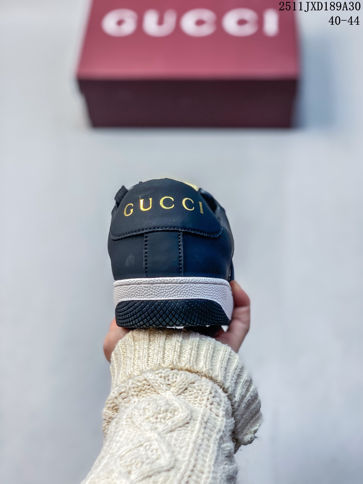 💰160
GUCCI/古驰 采用纯棉GG提花布组合头层小牛皮革饰片鞋面材质,饰金属双G椭圆形珐琅细节,搭载超软猪皮软糯内里,内嵌超软皮内里灌注缓震PU脚垫,全新加厚双层TPR隔色鞋底❗️全新厚底脏脏面包鞋来了🔥意大利时装奢饰品牌·古驰Gucci Double Screener Platform GG Sneaker Low 双倍原型系列低帮复古松糕百搭胖丁厚底板鞋 546163 A39G1
类型:男鞋
码数:40 41 42 43 44
编码:251130355.822
11JXD189A30