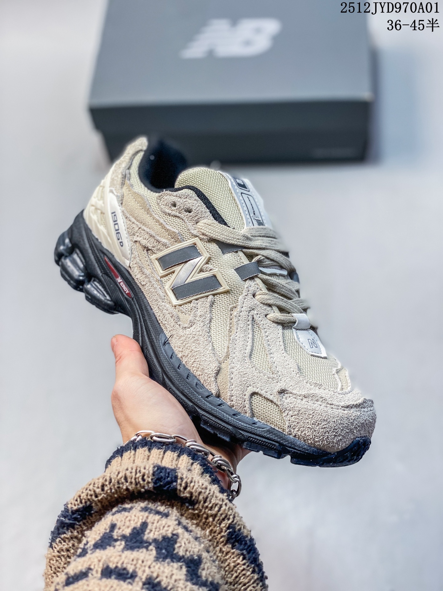 💰170
公司级✅New Balance M1906系列 新百伦 复古单品宝藏老爹鞋款
复古元素叠加 质感超级棒 原楦版型材料细节做工精细 作为NB最经典的档案鞋型之一
官方货号:M1906DB
尺码:36 37 37.5 38 38.5 39.5 40 40.5 41.5 42 42.5 43 44 45
ID:JFD534-AZR
12JYD970A01