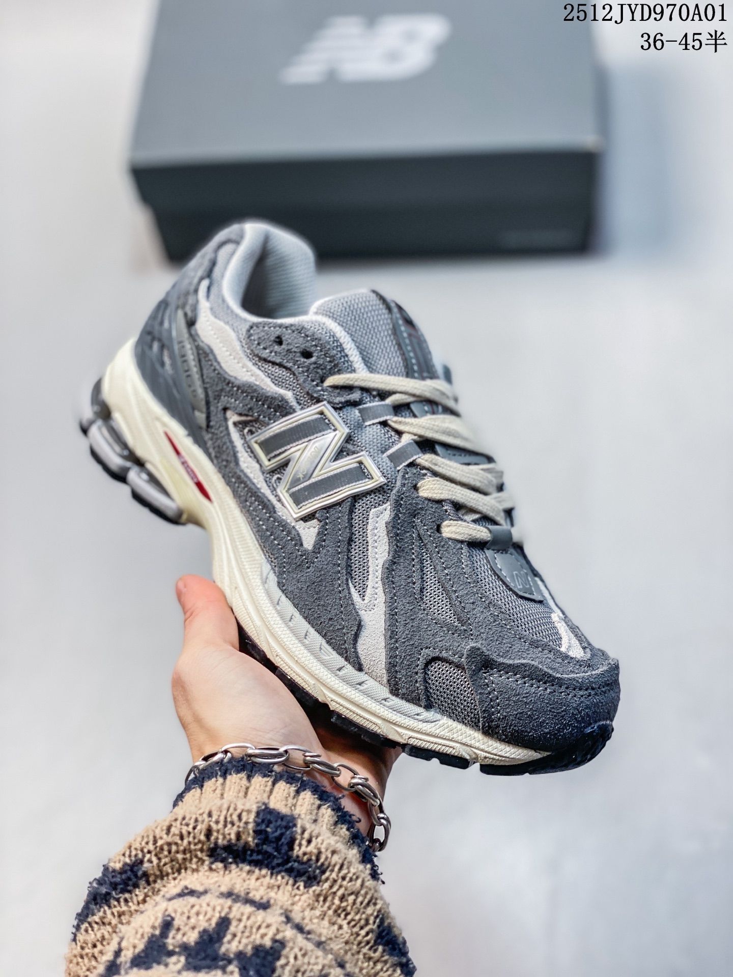 💰170
公司级✅New Balance M1906系列 新百伦 复古单品宝藏老爹鞋款
复古元素叠加 质感超级棒 原楦版型材料细节做工精细 作为NB最经典的档案鞋型之一
官方货号:M1906DB
尺码:36 37 37.5 38 38.5 39.5 40 40.5 41.5 42 42.5 43 44 45
ID:JFD534-AZR
12JYD970A01