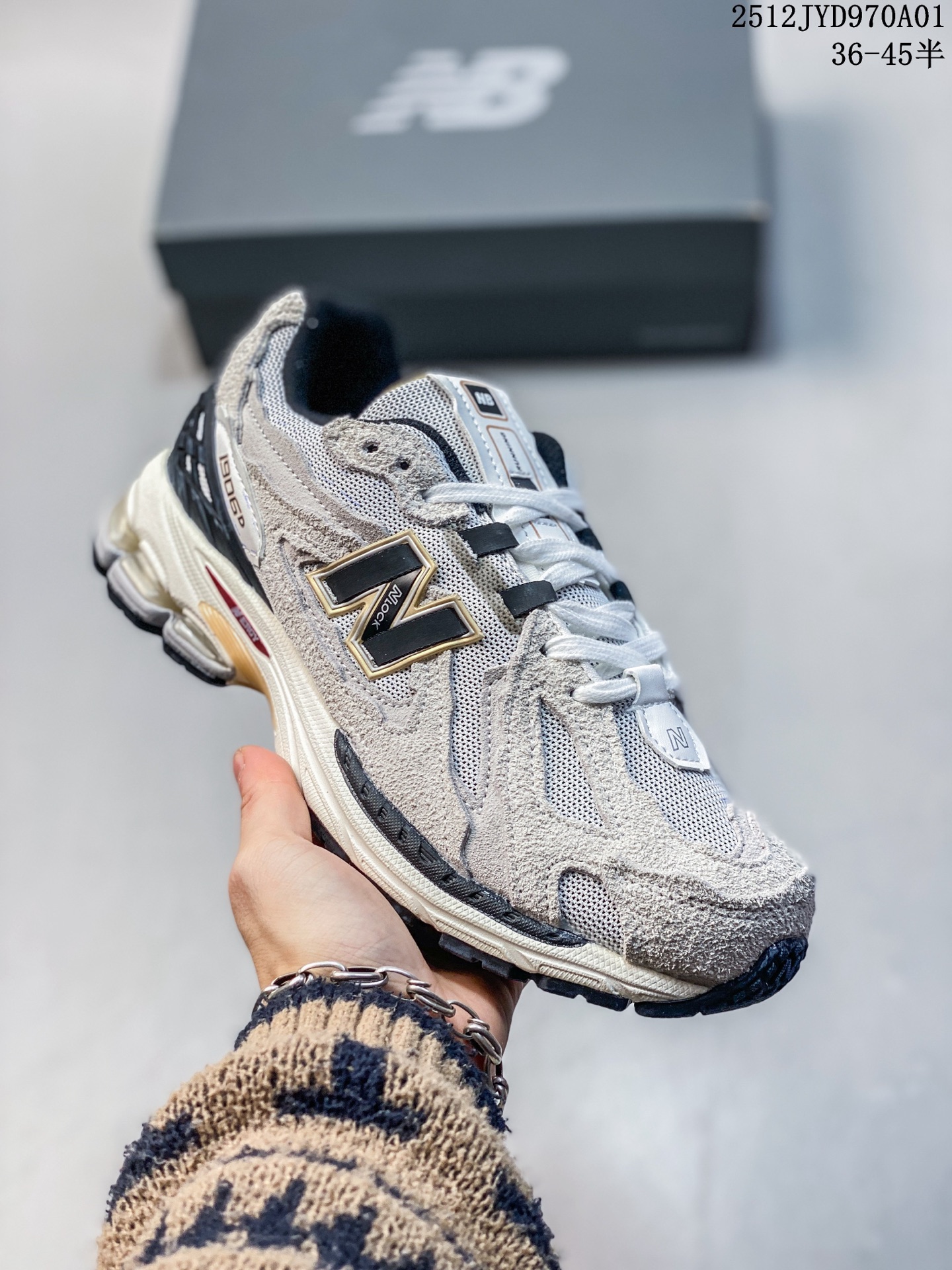 💰170
公司级✅New Balance M1906系列 新百伦 复古单品宝藏老爹鞋款
复古元素叠加 质感超级棒 原楦版型材料细节做工精细 作为NB最经典的档案鞋型之一
官方货号:M1906DB
尺码:36 37 37.5 38 38.5 39.5 40 40.5 41.5 42 42.5 43 44 45
ID:JFD534-AZR
12JYD970A01