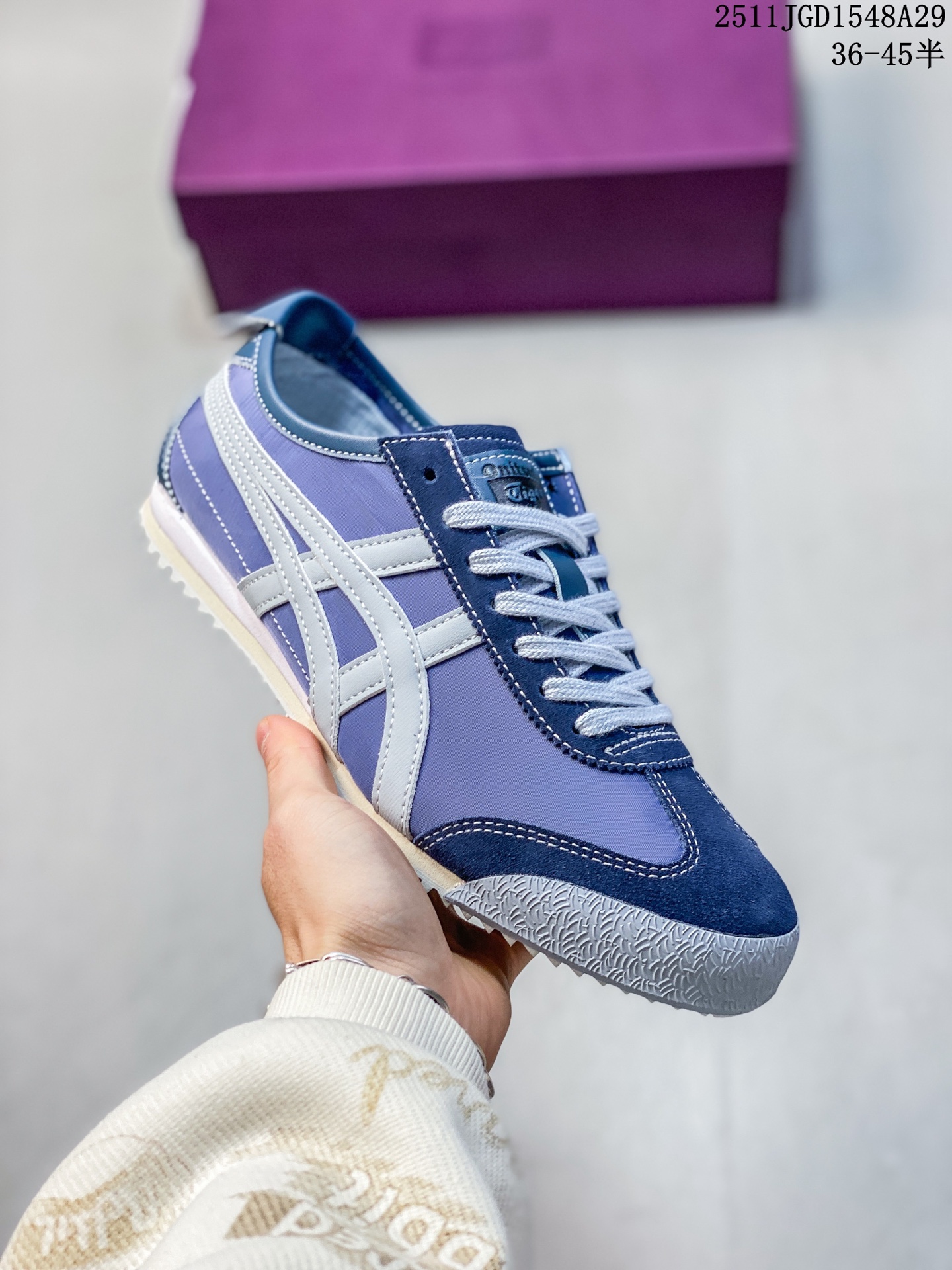 💰140 公司级✅Onitsuka Tiger NIPPON MADE 鬼冢虎手工鞋系列 最高版本MEXICO 66 DELUXE メキシコ 66 デラックス独家!同步官方,手工鞋新款三联吊牌!系带/免系带两用穿法!高密度双层组合中底板,根据楦头形状预定型,完美贴合脚弓!高弹性EVA成型鞋垫,支撑性能强,可以缓冲双足压力,减轻疲劳! 货号:1183C460-400 Size:36 37 37.5 38 39 39.5 40.5 41.5 42 42.5 43.5 44 45 11JGD1548A29