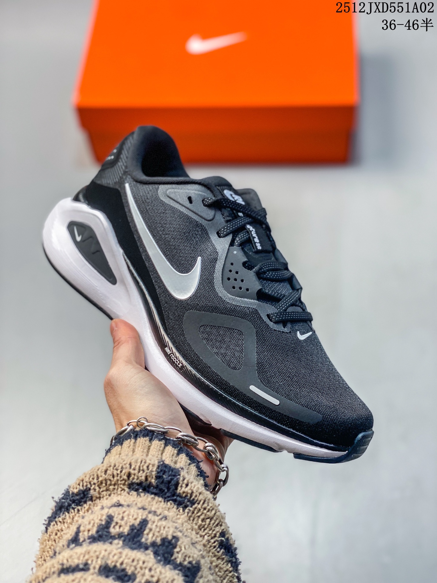 公司级[玫瑰]Nike/耐克 升级原楦原纸版数据开发,采用工程网眼织物面料鞋面材质,前掌Air Zoom气垫➕全新升级CUSHLON 3.0泡绵科技轻盈舒适,外置耐磨防滑橡胶大底❗全新,耐克Nike Air Zoom Structure 26 SE"White Purple Red"26代结构系列系列轻量透气休闲运动跑步鞋“ 货号:HJ1102-002 类型:男女鞋 JXD551A02