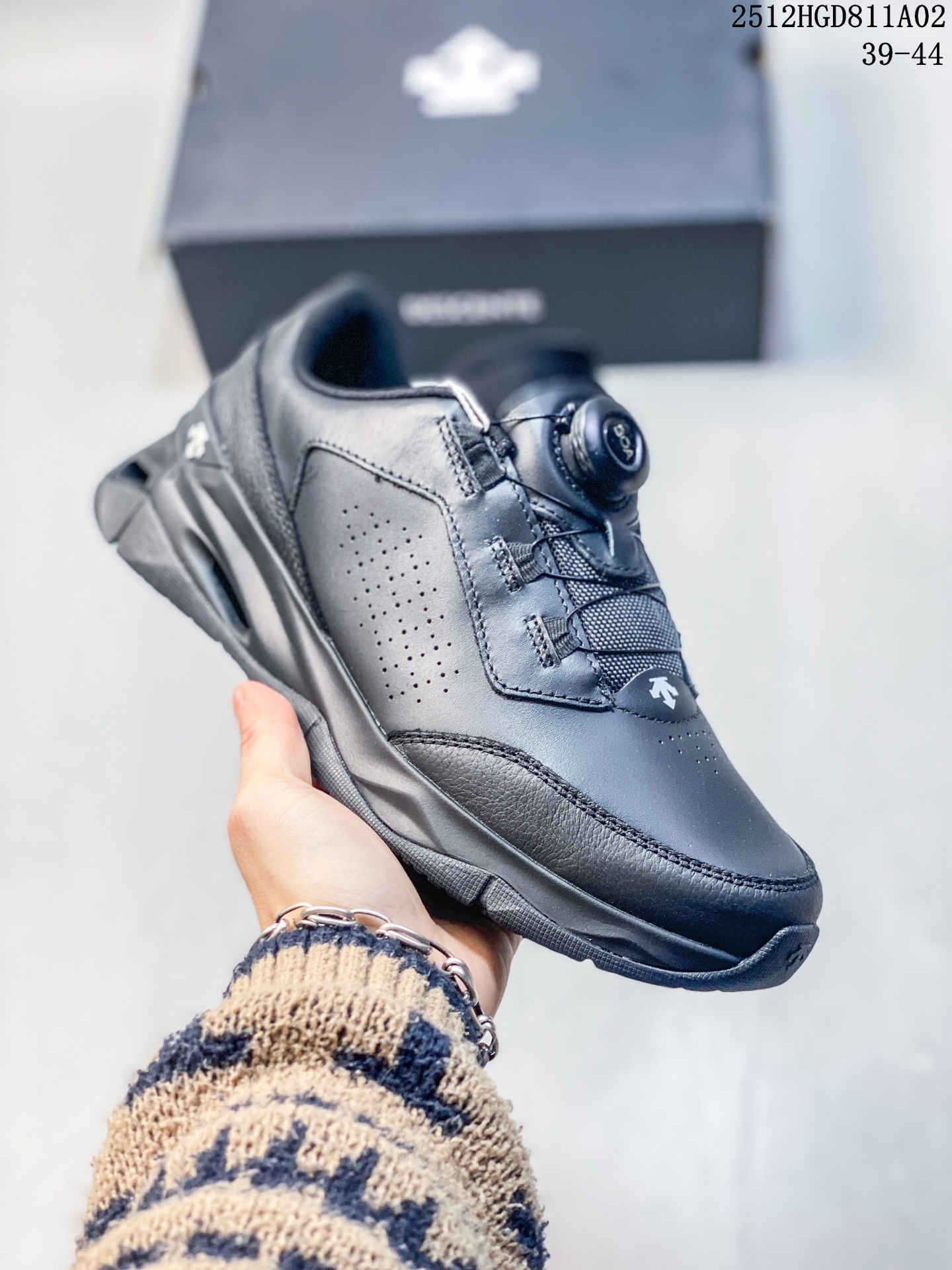 💰340
DESCENTE迪桑特轻盈防水时尚休闲运动覆盖防水男子越野跑鞋 官方同步上架适合技术路线单日徒步穿着 aeriosflgtx鞋受到长途野外跑步鞋的启发 适合在变化的地形上进行快速轻快的徒步旅行穿着,舒适而有支撑性,使您充满信心。该设计与脚部融为一体,可最大限度地减少摩擦,gore-tex保护膜可防水,采用gore隐形适体(invisiblefit)技术,更轻薄舒适。敏捷、稳定和技术路线上的自信源于vibram® megagrip外底、压缩eva内底以及一体的tpu。重量约:275g技术特点防水透气轻量耐磨鞋子鞋外底结构vibram®megagripM橡胶化合材料耐用柔软鞋子结构tpu鞋头可防磨损压缩eva泡沫内底以及一体的tpu铁芯提高了灵活性和稳定性,使您充满信心鞋子衬垫结构4mm厚or模制插片材料gore-tex薄膜tpu高耐磨保护膜cordura®网眼布 尺码: 39-44
12HGD811A02