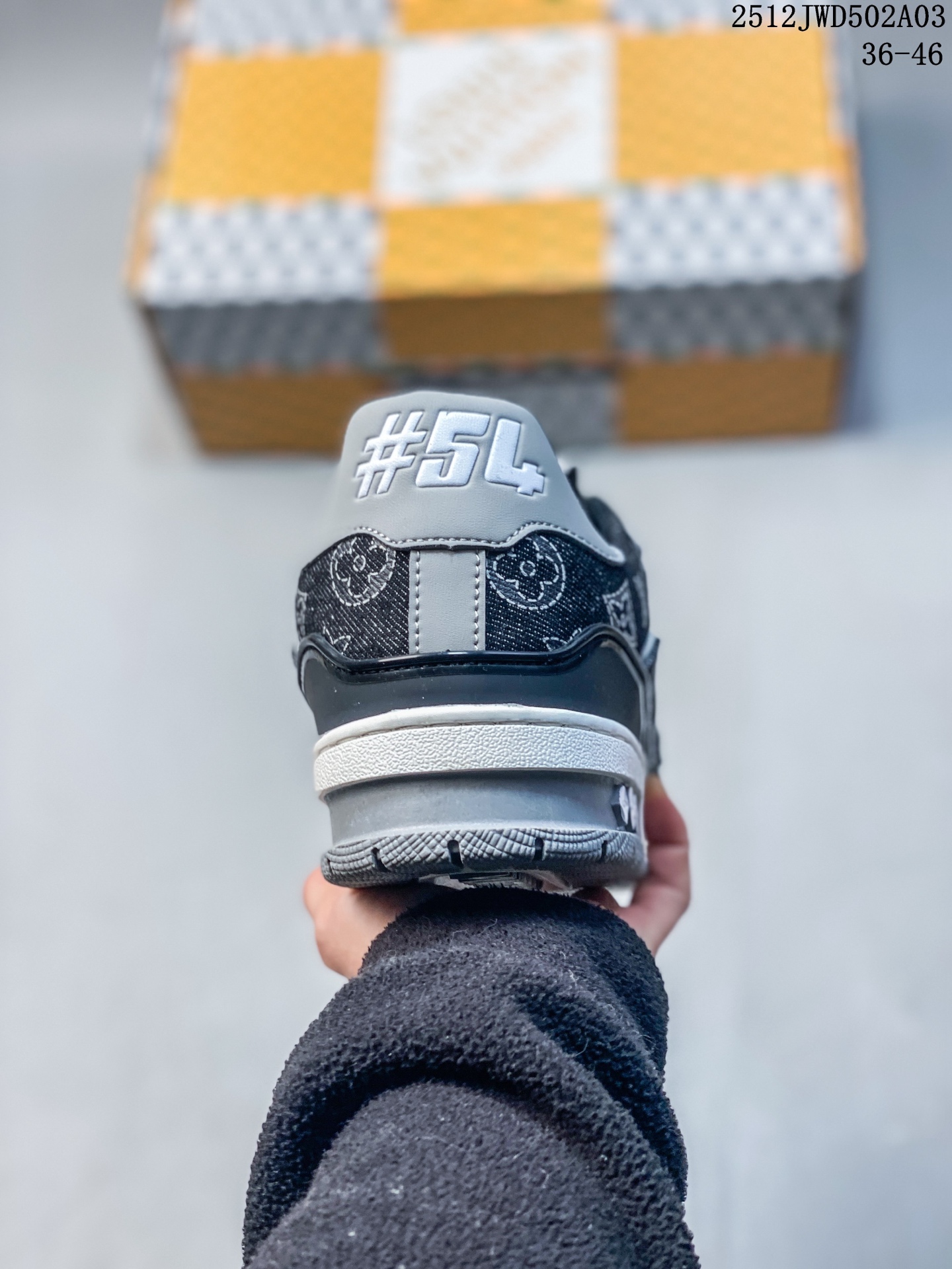 💰180
全新LV路易威登 LV ARCH LIGHT SNEAKER 休闲运动文化百搭篮球板鞋
12JWD502A03