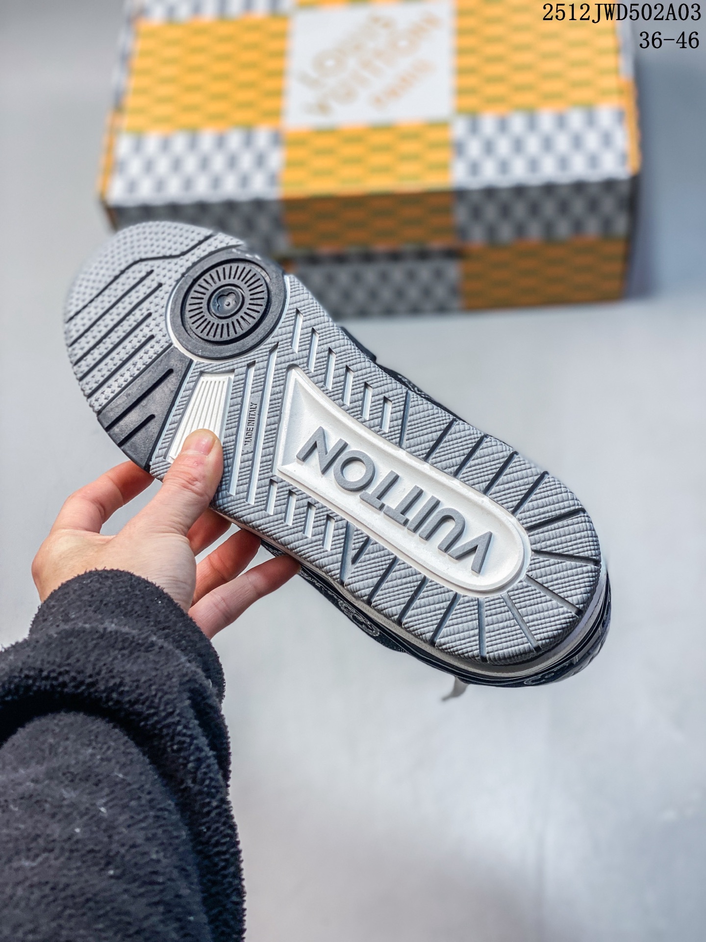 💰180
全新LV路易威登 LV ARCH LIGHT SNEAKER 休闲运动文化百搭篮球板鞋
12JWD502A03