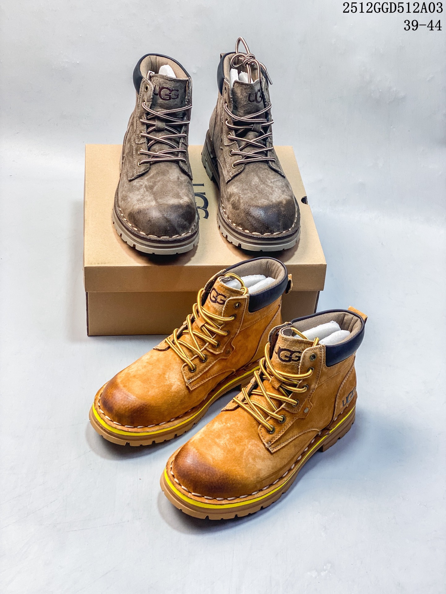 🈴️💰240
UGG/雪地靴 UGG Heritage Utility Sneaker 传统实用运动鞋 UGG元素与经典运动鞋的氛围相结合，融合了传统与创新。鞋面采用全粒皮革和麂皮完成。采用来自甘蔗的EVA材质制作的鞋底，拥有发挥出色的抓地力 
12GGD512A03