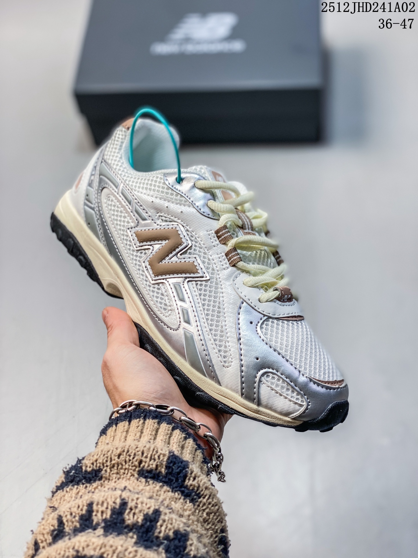 New Balance 204L 薄底鞋 薄底皮质鞋带德训miu系 减震耐磨包裹性支撑轻便 低帮 生活休闲鞋 轻盈脚感质感兼具 鞋身搭载EVA科技中底,适用多元穿搭场合为户外出行提供舒适长远的穿搭体验 12JHD241A02