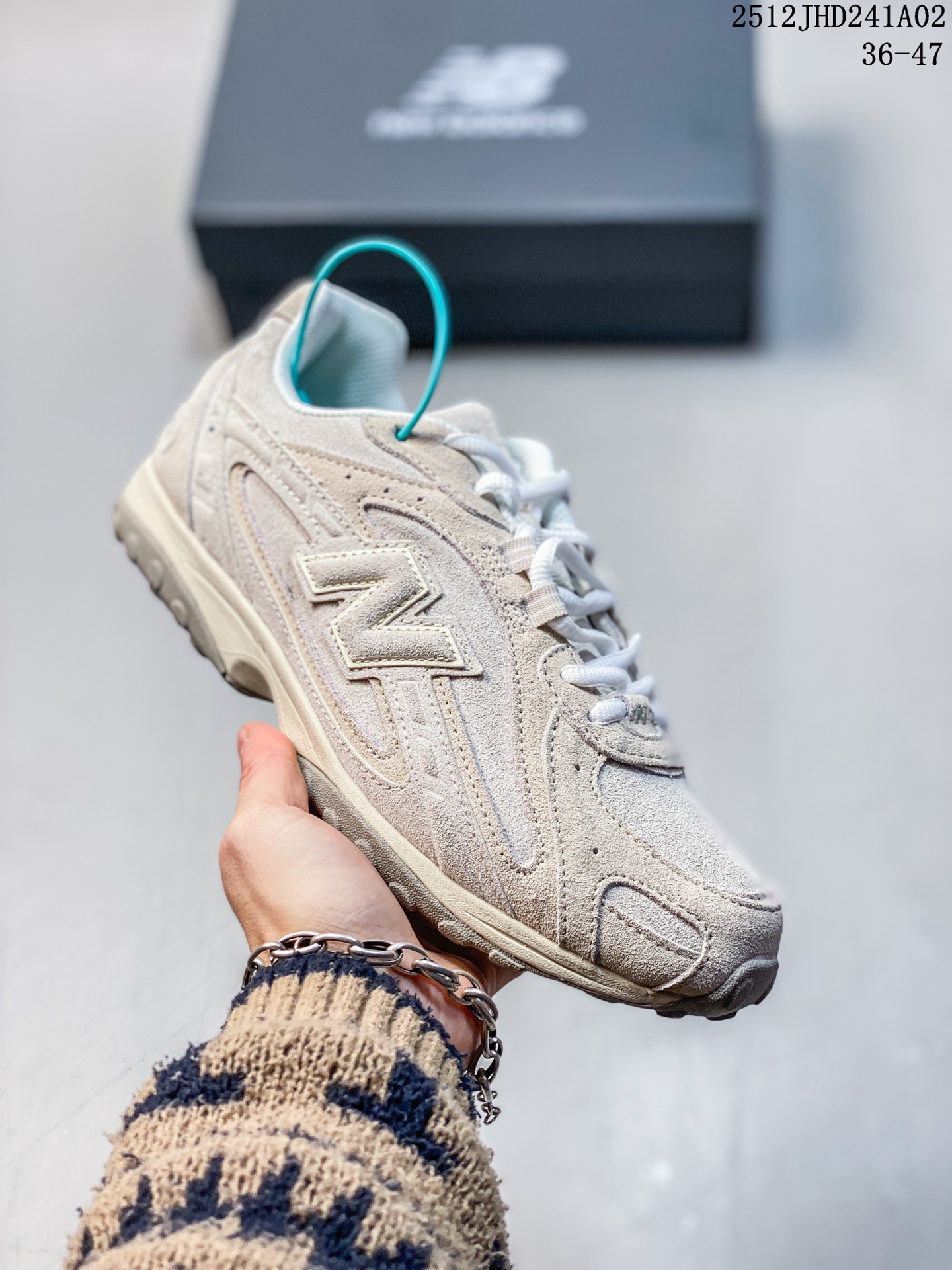 New Balance 204L 薄底鞋 薄底皮质鞋带德训miu系 减震耐磨包裹性支撑轻便 低帮 生活休闲鞋 轻盈脚感质感兼具 鞋身搭载EVA科技中底,适用多元穿搭场合为户外出行提供舒适长远的穿搭体验 12JHD241A02