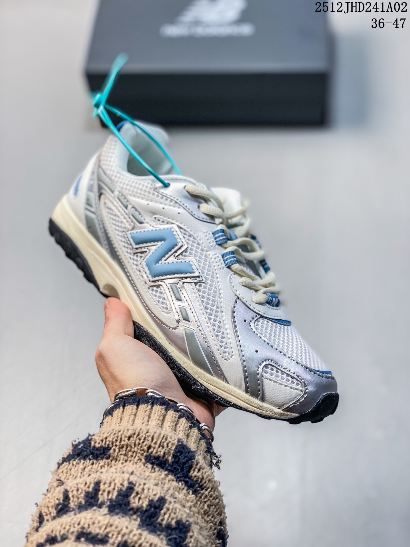 New Balance 204L 薄底鞋 薄底皮质鞋带德训miu系 减震耐磨包裹性支撑轻便 低帮 生活休闲鞋 轻盈脚感质感兼具 鞋身搭载EVA科技中底,适用多元穿搭场合为户外出行提供舒适长远的穿搭体验 12JHD241A02