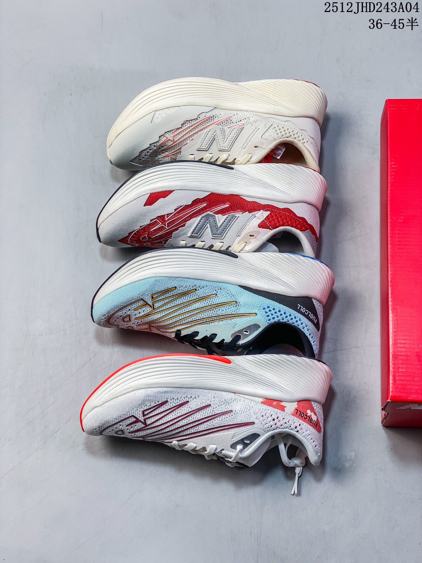 🈴️💰150
✅原楦原纸版开发版型#采用超轻透气3D针织网眼材料结构鞋面及打印Logo细节#中底嵌入FuelCell轻量化技术组合全掌碳纤维板❗️这双玩家口中「艺术品」的重磅联名，意大利机能时装品牌Stone Island x NBFuelCell RC Elite V2"Angora Mars Red"系列超轻量化低帮休闲运动慢跑鞋“网织镂空” 
12JHD243A04