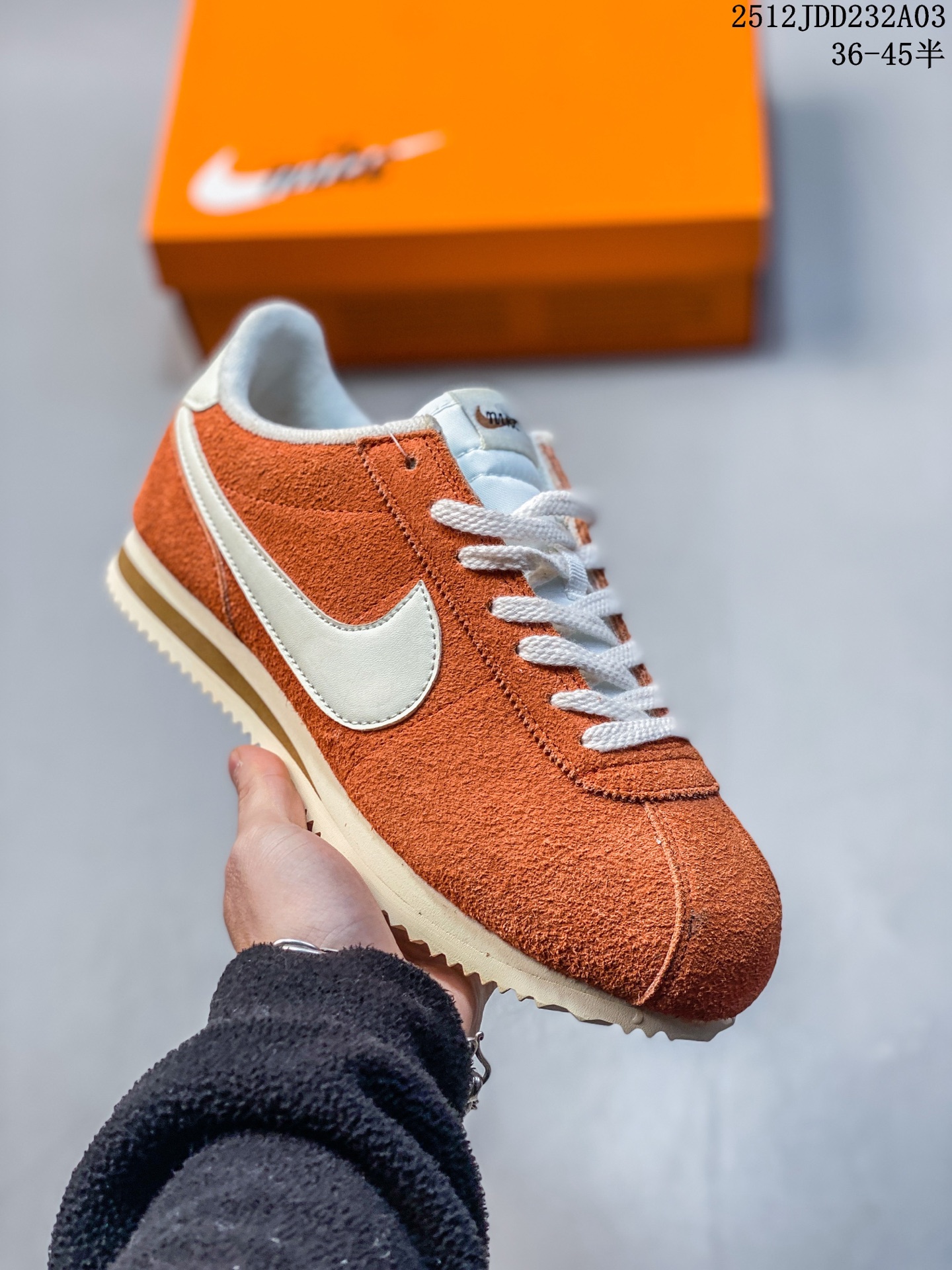 💰120
公司级✅Nike Classic Cortez 耐克 经典轻便舒适 阿甘鞋休闲跑步鞋运动鞋 
纯粹而执着的精神 使得Cortez种在了一代人的心里 无论是否喜欢它复古的鞋型
货号:HF3142-200
尺码:36 36.5 37.5 38 38.5 39 40 40.5 41 42 42.5 43 44 45
ID:JDD103-QDK
12JDD232A03