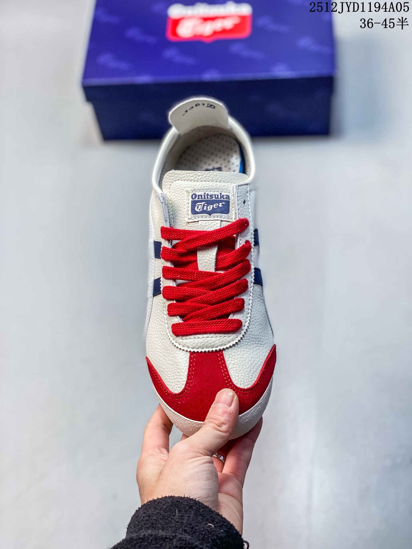 💰170
OnitsukaTiger 鬼冢虎 LV联名 低帮运动休闲鞋 黑色印花撞色条纹配色   亚瑟士鬼冢虎复古经典板鞋经典传承及创新锐意，纹路、色泽、皮心颜色 质感百分百还原 大厂出品 超成熟稳定的做工  细节品控 
货号：DL408-140
尺码： 36 37 37.5 38 39 39.5 40.5 41.5 42 42.5 43.5 44 44.5  45
12JYD1194A05