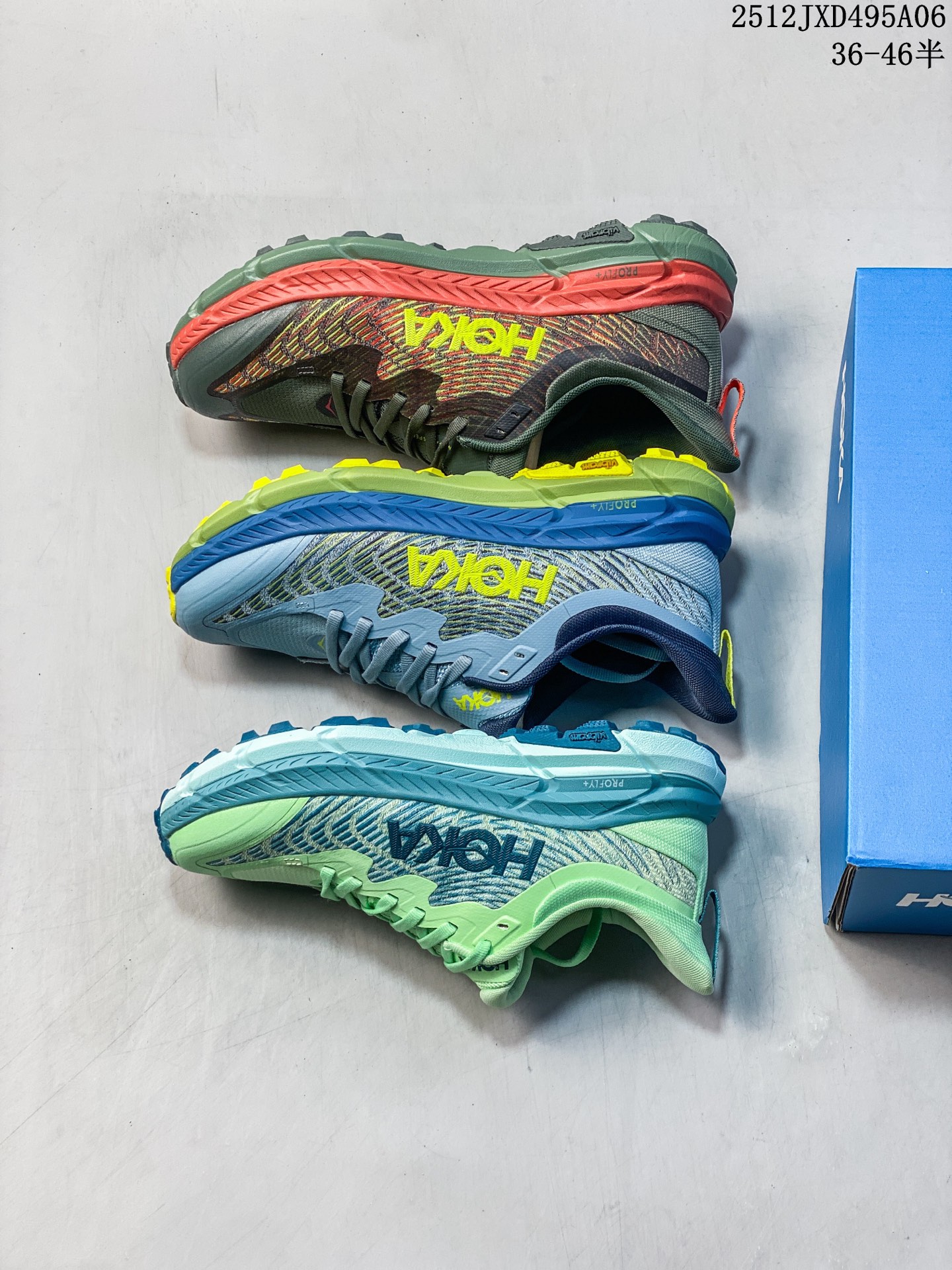 🈴️💰160
Hoka One One男女运动鞋,Mafate Speed 4 系列 飞速马法特4 减震回弹透气越野跑鞋。MafateSpeed 4 是需要舒适性和多功能性的小径的绝佳选择。上侧是提花网,其厚度足以抵抗污垢,无需任何额外的覆盖层。脚趾上方是透气、有弹性的网布,可让鞋面扩展以适应您的脚部。在此之下,ProFly中底在最靠近您的脚部放置了轻质泡沫,当您在坚硬的地面上跑步时,这会提高您的舒适度,而底层则足够坚固,可以在相当大的岩石上行驶并保护您的脚底。当您进入陡峭或泥泞的地形时,鞋子仍然闪闪发光。外底经过重新设计,脚下有更多橡胶。每个凸耳都有三个不同的层,为您提供大量锋利的边缘以紧贴地面。
类型:男女鞋
货号:1129930
尺码:36-45含半码
编码:02JXD340A10
12JXD495A06