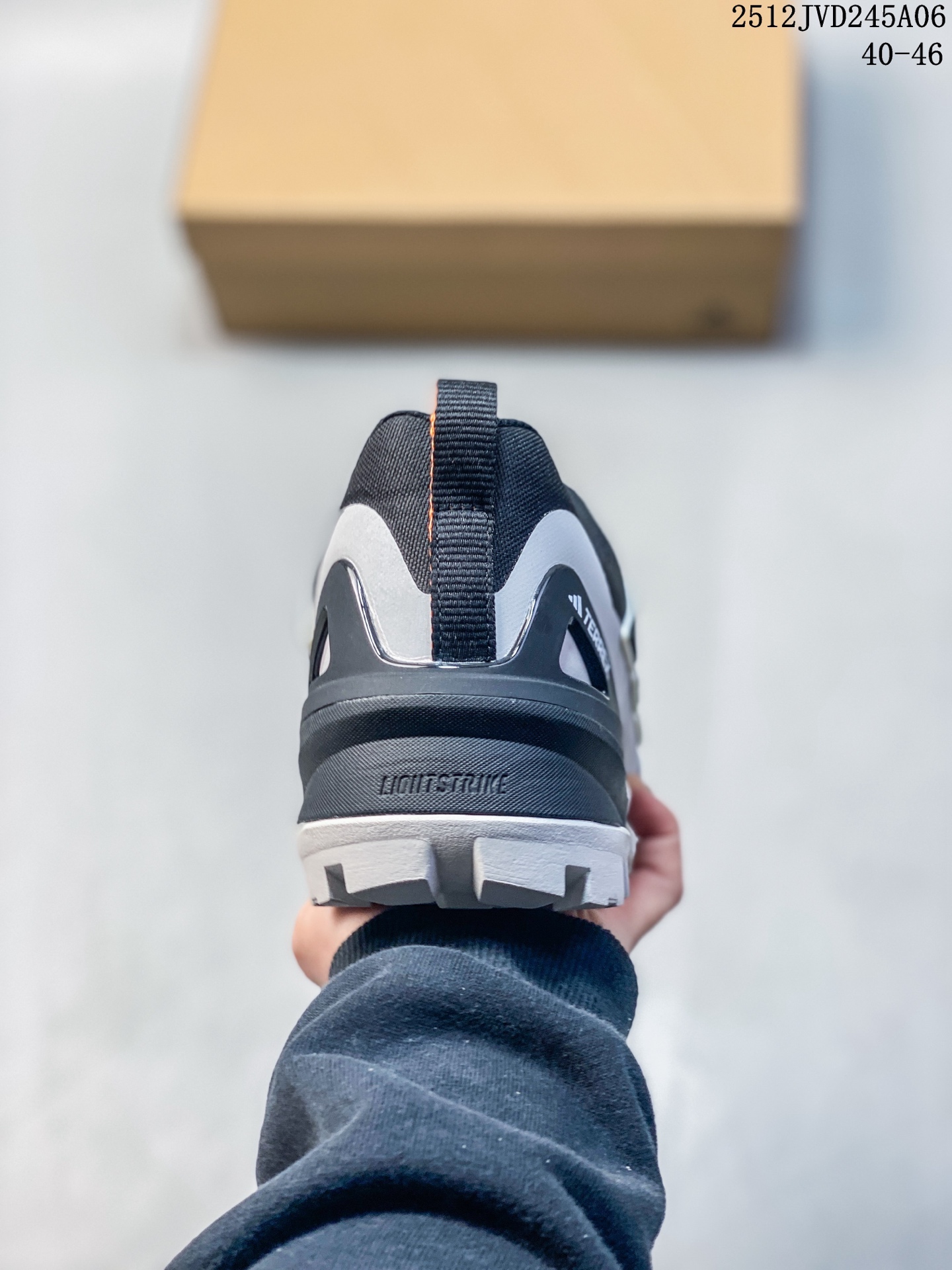 💰190
公司级✅Adidas TERREX FREEHIKER SL GTX 2025新款复古老爹跑鞋 耐磨轻便户外运动休闲鞋  
12JVD246A07