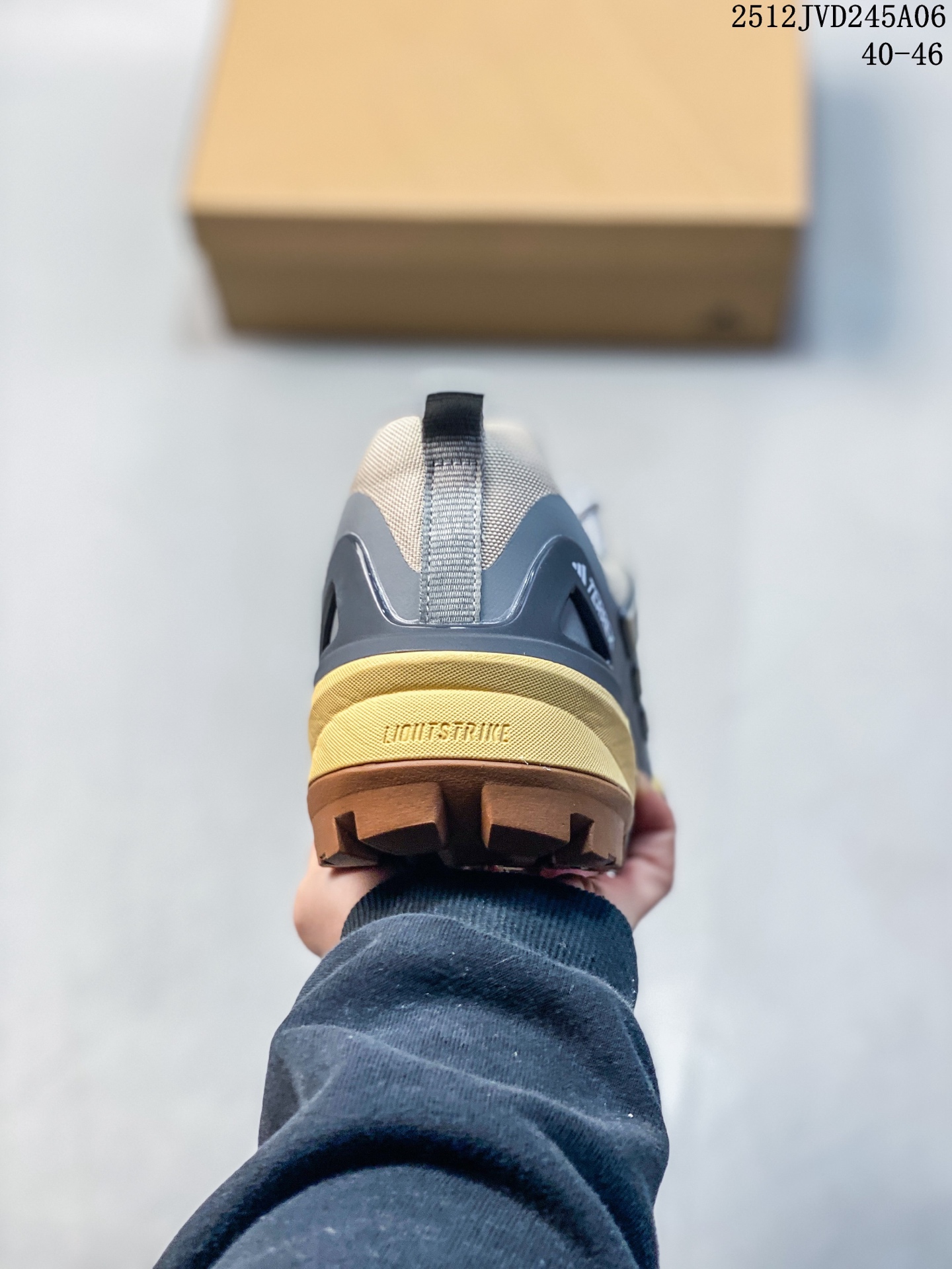 💰190
公司级✅Adidas TERREX FREEHIKER SL GTX 2025新款复古老爹跑鞋 耐磨轻便户外运动休闲鞋  
12JVD246A07