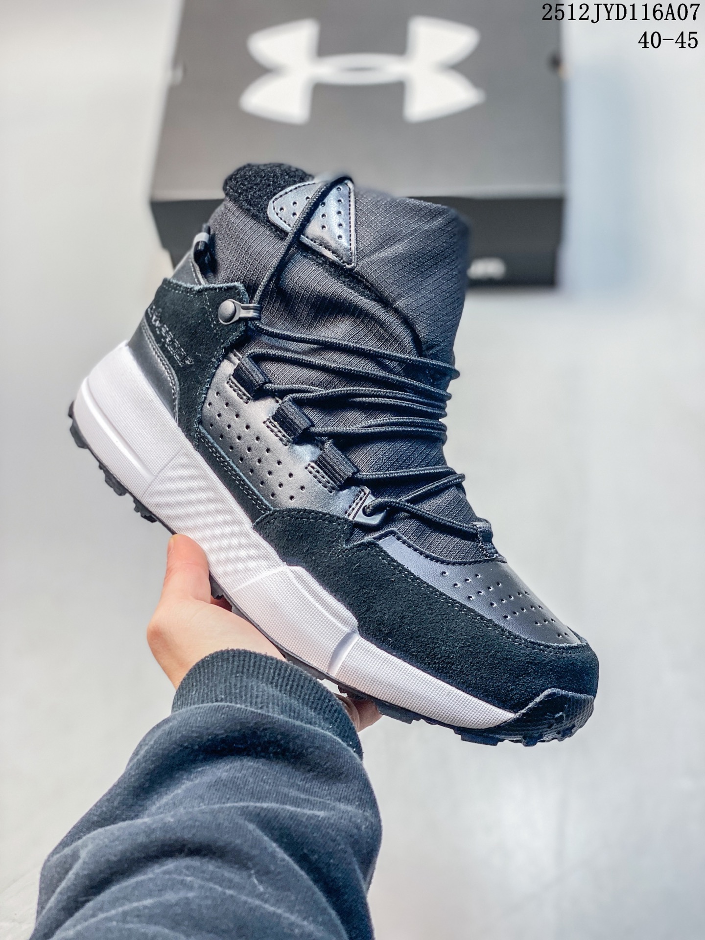 💰170
公司级：Under Armour UA Loadout Trek 安德玛 保暖防滑 户外越野防水功能鞋
鞋款利用机能 户外 复古元素将都市型格与户外机能无缝结合 既能自由穿梭于城市的钢筋水泥之间 也能轻松演绎山系潮流搭配 全粒面皮革结合模压鞋口 提升持久耐穿度 直至鞋头的鞋带设计 舒适灵活的调节
货号:3027681-200
尺码:40-45
ID:103330
12JYD116A07