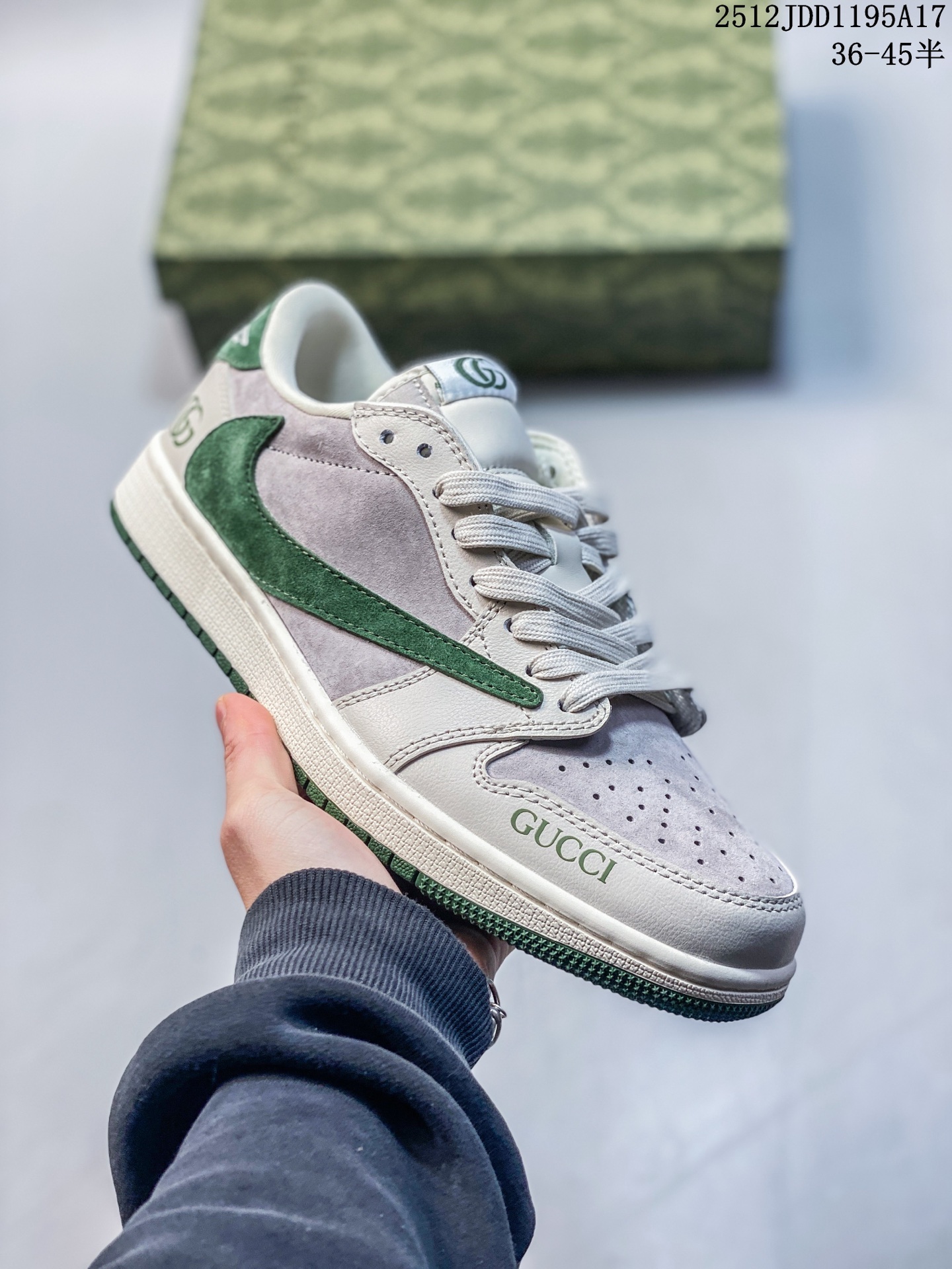 Travis Scott x Fragment Design x Jordan Air Jordan 1 Low OG SP “纪梵希联名——米白深绿翻毛” 多方联名合作融合了Travis Scott 独特的音乐风格,藤原浩个性的设计风格以及Jordan品牌的经典元素 使其成为一双具有独特身份和价值的鞋子 清新而立体的外观加上联名标识更突出了其独特身份 这种配色方案显示出活力和时尚感 在视觉上引人注目 鞋身的质感和细腻的细节处理使其显得高端而格调十足 这款“倒钩”联名是设计与创意完美结合 融合多方的个性风格是一款备受瞩目的潮流鞋款 低帮休闲板鞋 定制鞋盒 大厂纯原品质出货 超高清洁度 皮料切割干净无任何毛边 细节完美 货号:LX1988-107 JDD1095A17