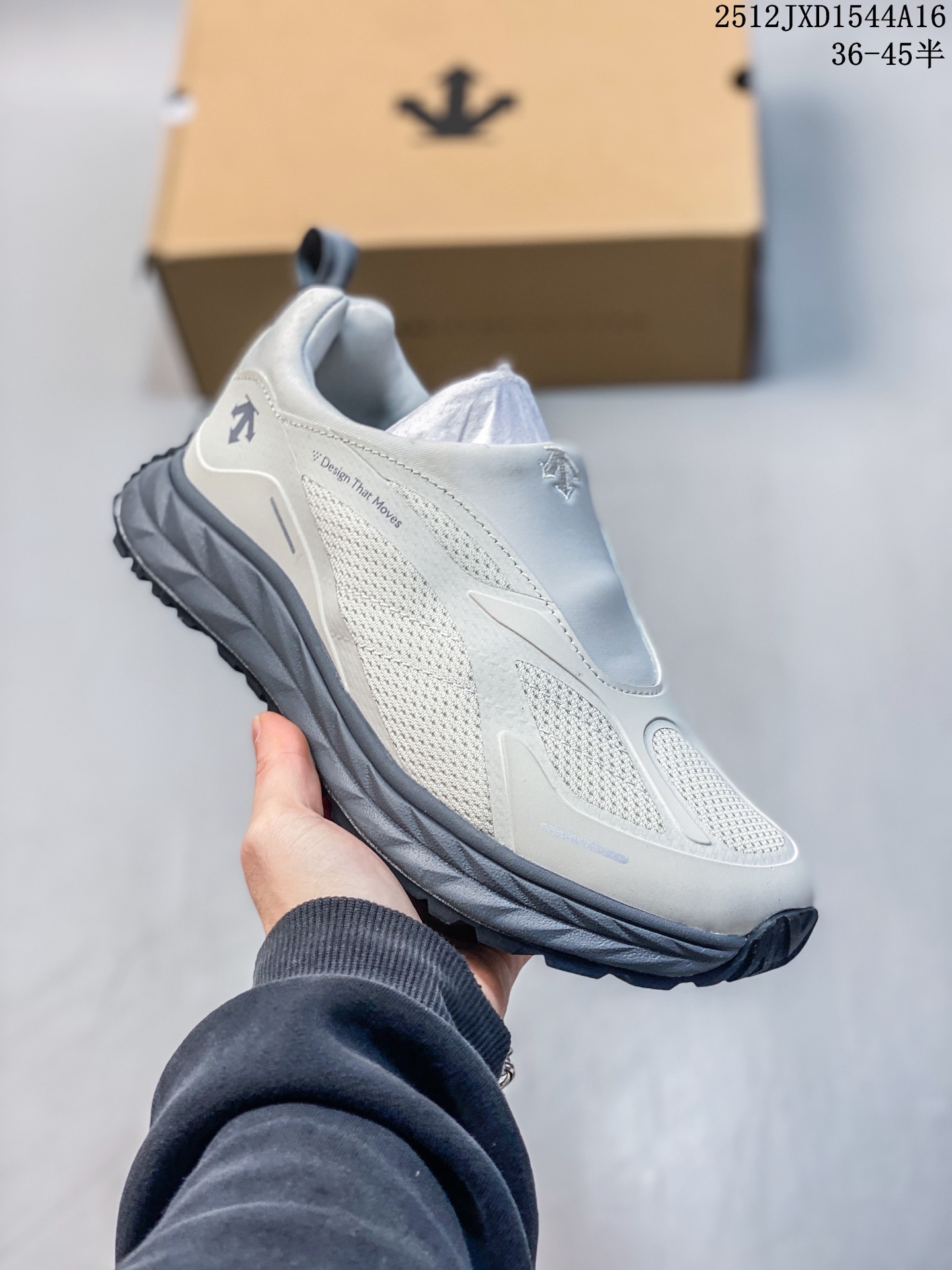 💰160
DESCENTE迪桑特 ENERZITE RIDE
时尚休闲运动覆盖防水男子越野跑鞋
官方同步上架 适合技术路线单日徒步穿着 aeriosflgtx鞋受到长途野外跑步鞋的启发 适合在变化的地形上进行快速轻快的徒步旅行穿着,舒适而有支撑性,使您充满信心。该设计与脚部融为一体,可最大限度地减少摩擦,gore-tex保护膜可防水,采用gore隐形适体(invisiblefit)技术,更轻薄舒适。敏捷、稳定和技术路线上的自信源于vibram® megagrip外底、压缩eva内底以及一体的tpu。重量约:275g技术特点防水透气轻量耐磨鞋子鞋外底结构vibram®megagripM橡胶化合材料耐用柔软鞋子结构tpu鞋头可防磨损压缩eva泡沫内底以及一体的tpu铁芯提高了灵活性和稳定性,使您充满信心鞋子衬垫结构4mm厚or模制插片材料gore-tex薄膜tpu高耐磨保护膜cordura®网眼布
官方货号: D4331RRN293633
尺码: 36~45
12JXD1544A16