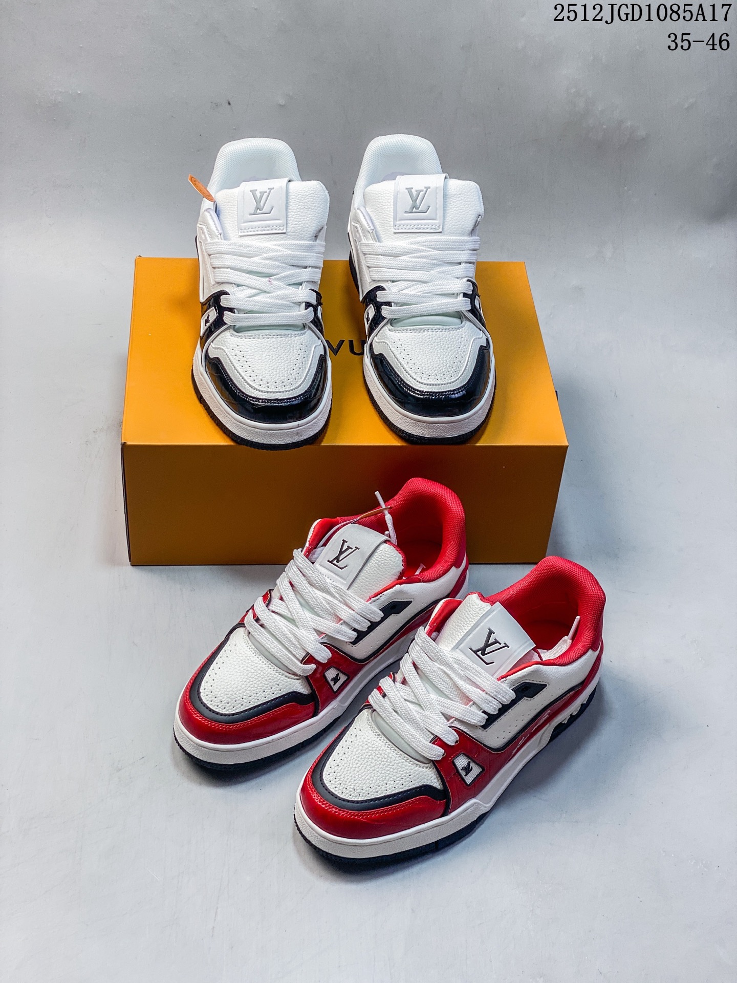 鳄鱼皮系列 独家新款! L8版市面最高性价比版本💯底气十足 空胶工艺 头层皮 总配件【抽屉盒➕布袋➕卡片➕信封发票➕说明书➕吊牌】 驴家LV Trainer 原版完美楦型 品控胜过市面百分之95 欢迎大家拿去与市面高于几十元的版本相互对比 TPU大底材料全部纯原色料打造的鞋底 区别 市面上小作坊省工料描涂漆上脚两天就掉色. 独家底磨 开发费5w+ 质感媲美原版 密集度超高 区别于同行色泽质感 意大利进口头层一刀切小牛皮 皮料厚实度韧性高于市面 垫脚聚米微料加透气英伦网布 都是按正品一比一打造开发 不偷半点料 不掺半点假 细节原版一致 可对比 全包套原版包装配件 目前市面一梯队级别 ⚠市场太杂请注意混卖版本 可区别材料 版型 质感 包装配件 一切肉眼可见的细节. 尺码男女鞋35 36 37 38 39 40 41 42 43 44 45 46 12JGD1085A17