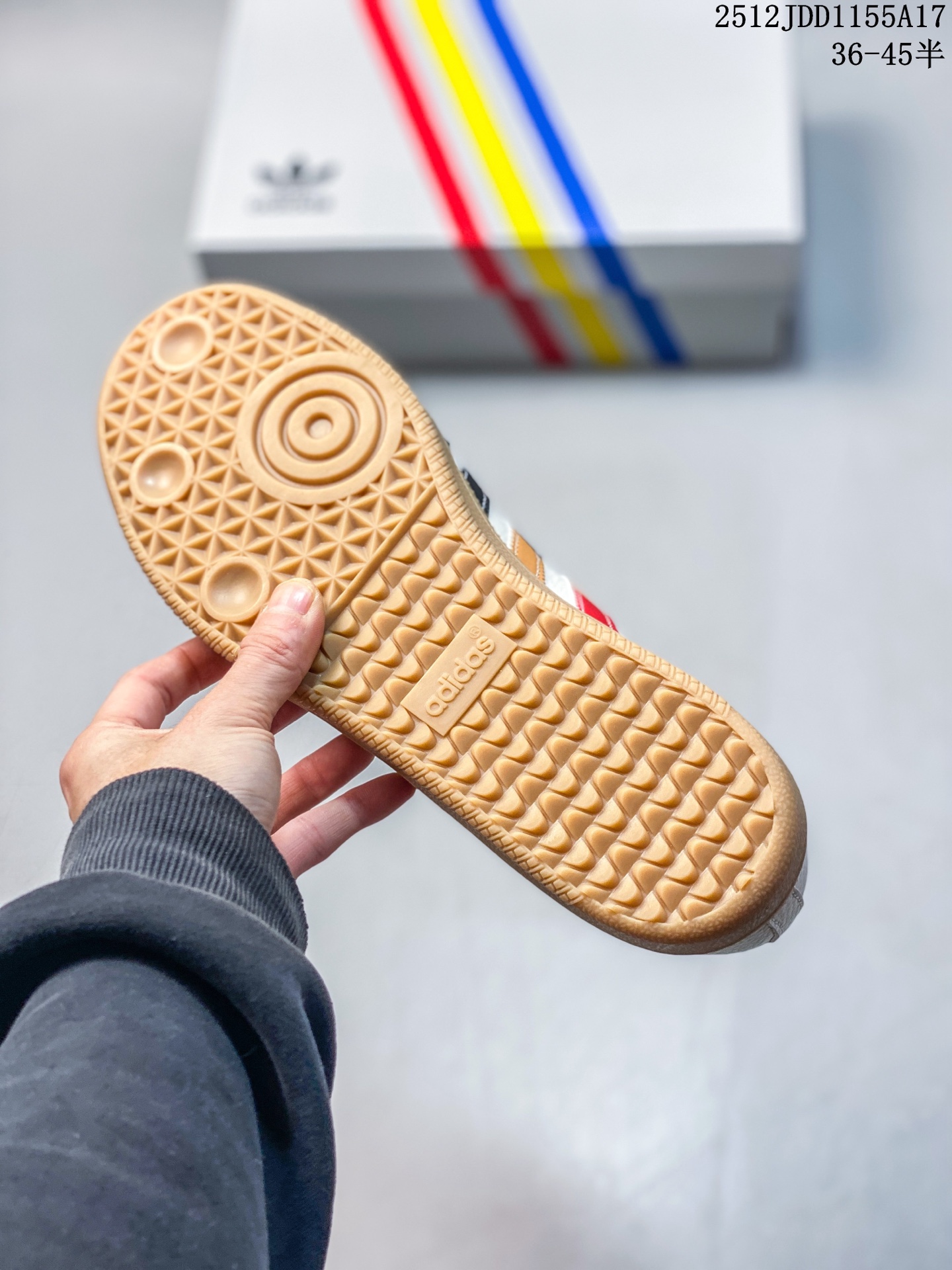 💰130
独家实拍✨Adidas SAMBA OG 德训鞋 高端定制桑巴系列 大厂纯原品质出货 超高清洁度 细节完美 舒适百搭 低帮休闲板鞋 男女同款
货号：DX0008
尺码：36 36.5 37 38 38.5 39 40 40.5 41 42 42.5 43 44 44.5 45
12JJD1155A16