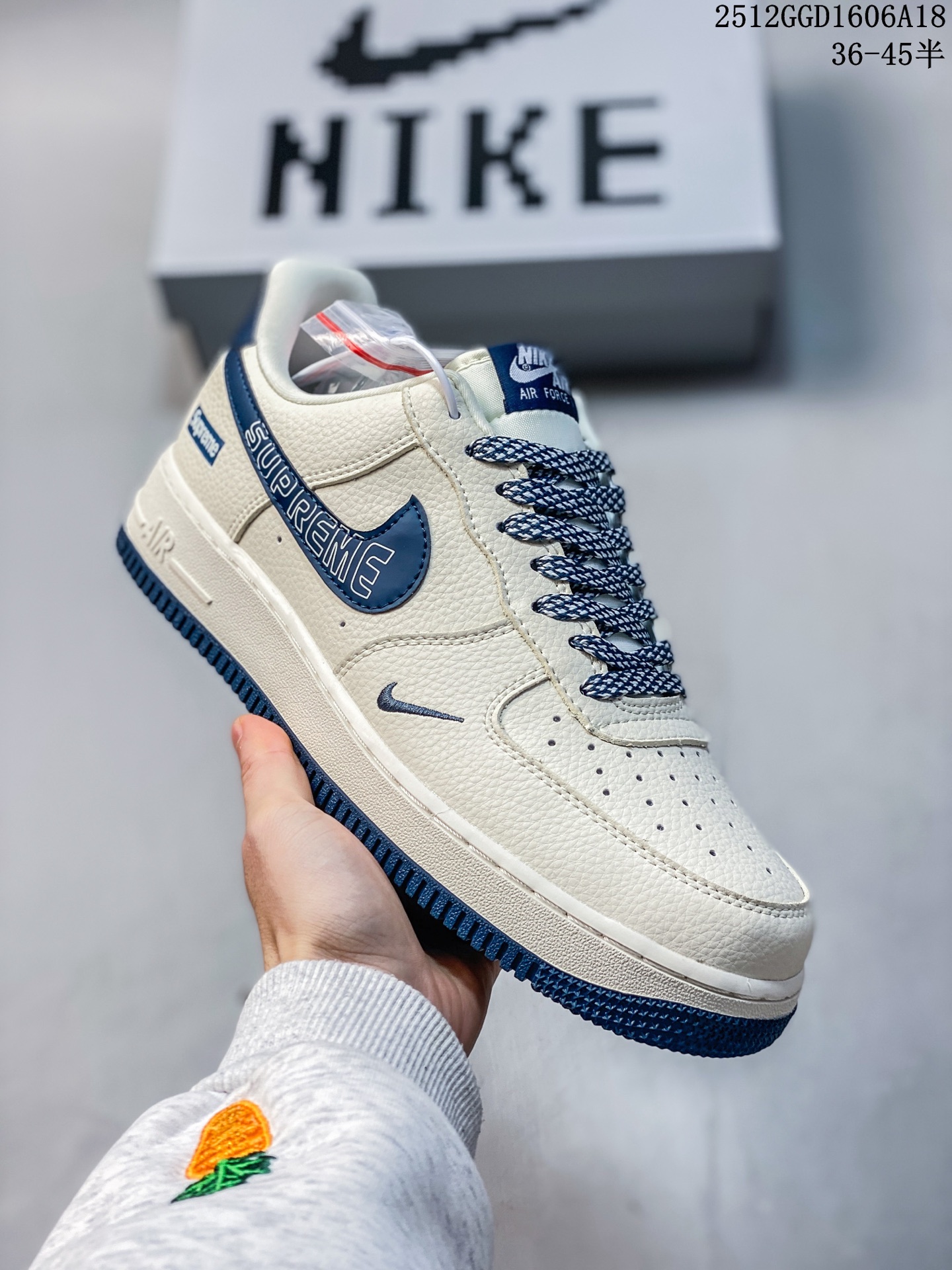 💰240
海外限量发售！公司级Nike Air Force 1 '07 Low “Supreme联名——字母雾霾蓝”空军一号 低帮 运动鞋 休闲鞋 折边针车 工艺难度大 原楦头原纸板 原装鞋盒 定制五金配件 内置全掌气垫 原厂鞋底 
货号：LD1999-003
Size：36 36.5 37.5 38 38.5 39 40 40.5 41 42 42.5 43 44 44.5 45
12GGD1606A18