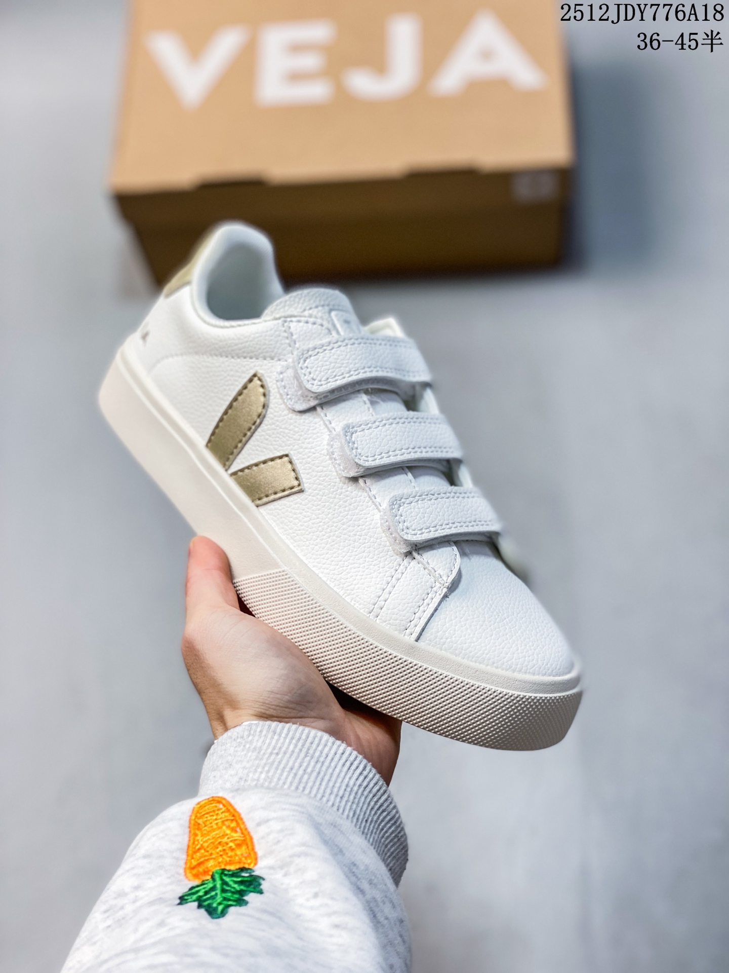 💰125
Veja Recife Logo CHROMEFREE LEA 法国小众品牌Veja小白鞋 经典小板鞋V字鞋
增高且有型 妥妥的通勤之王
VEJA始终以绿色地球和低碳运动为宗旨
品牌的所有单品也均用环保材料制作
始终以行动承担对环境的责任
此款VEJA 男女款情侣运动鞋
采用透气皮革鞋面 时尚简约 轻薄舒适
编码:HL581051218 Size:36~45
12JDY776A18