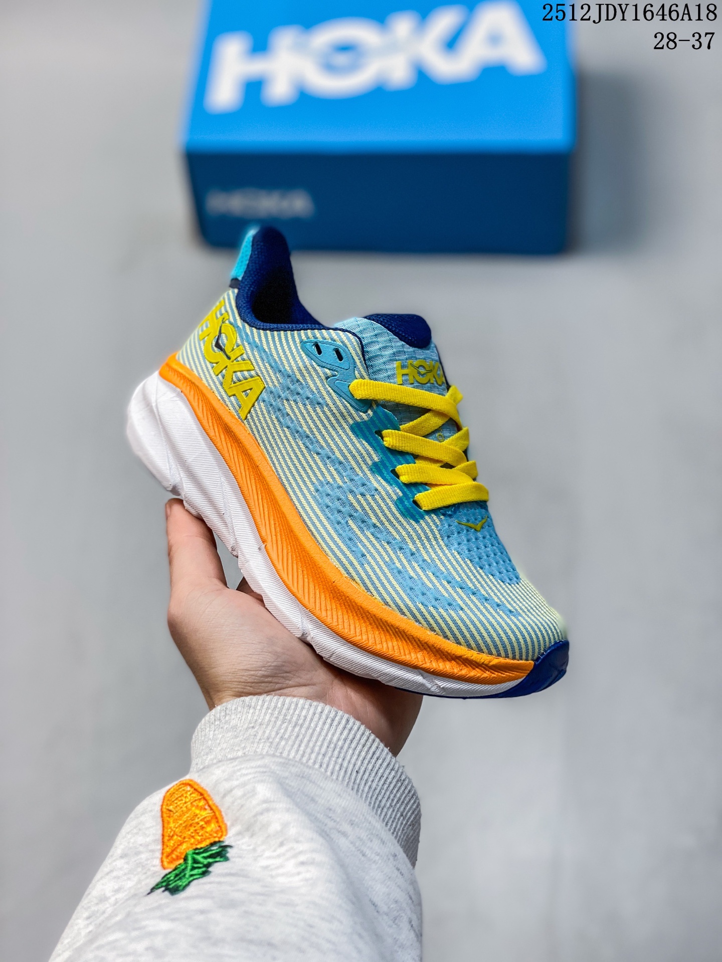 💰125
童鞋：HOKA ONE ONE Clifton 9 黑色休闲运动鞋

尺码：28～37
12JDY1646A18