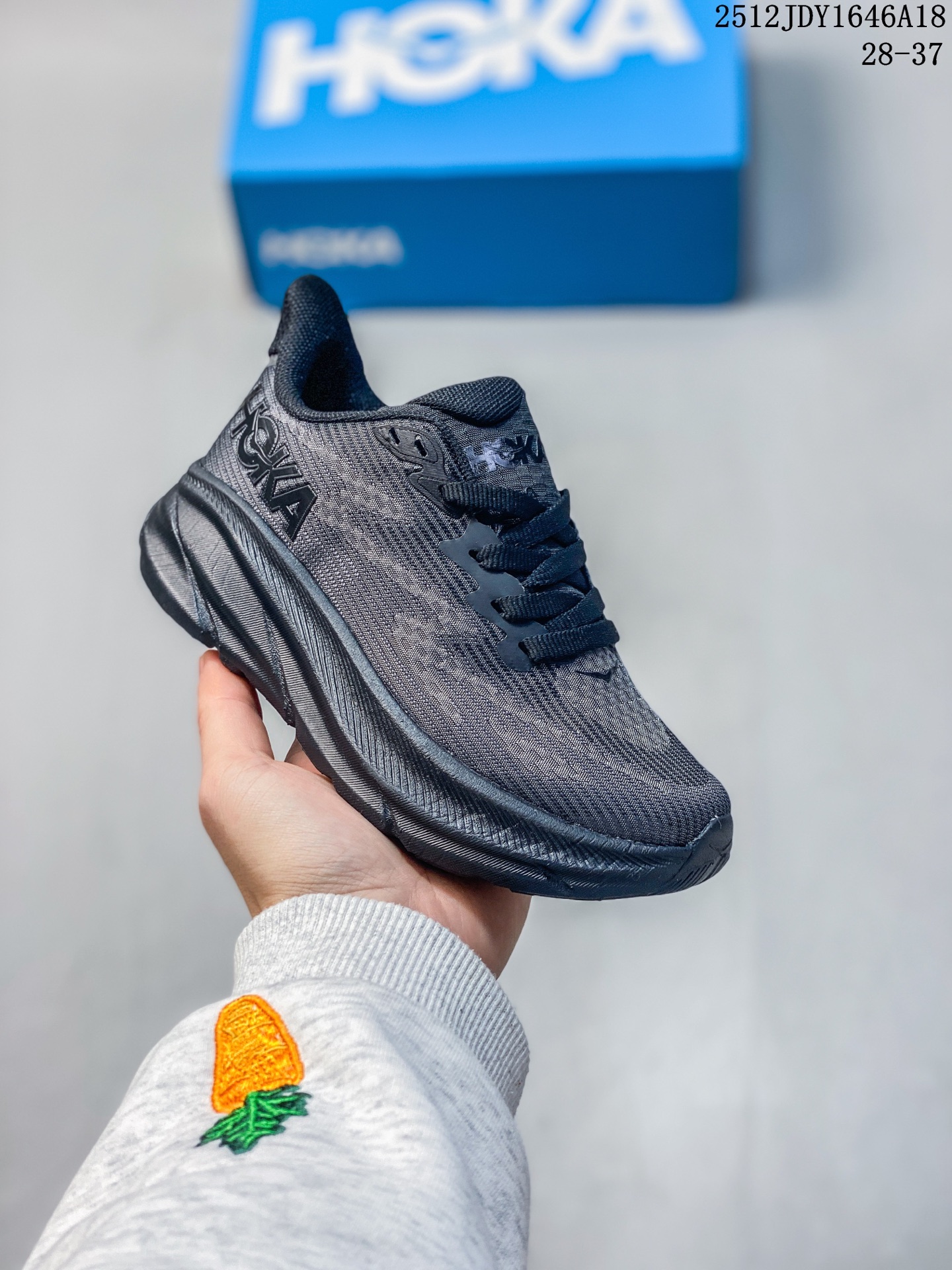 💰125
童鞋:HOKA ONE ONE Clifton 9 黑色休闲运动鞋
尺码:28~37
12JDY1646A18