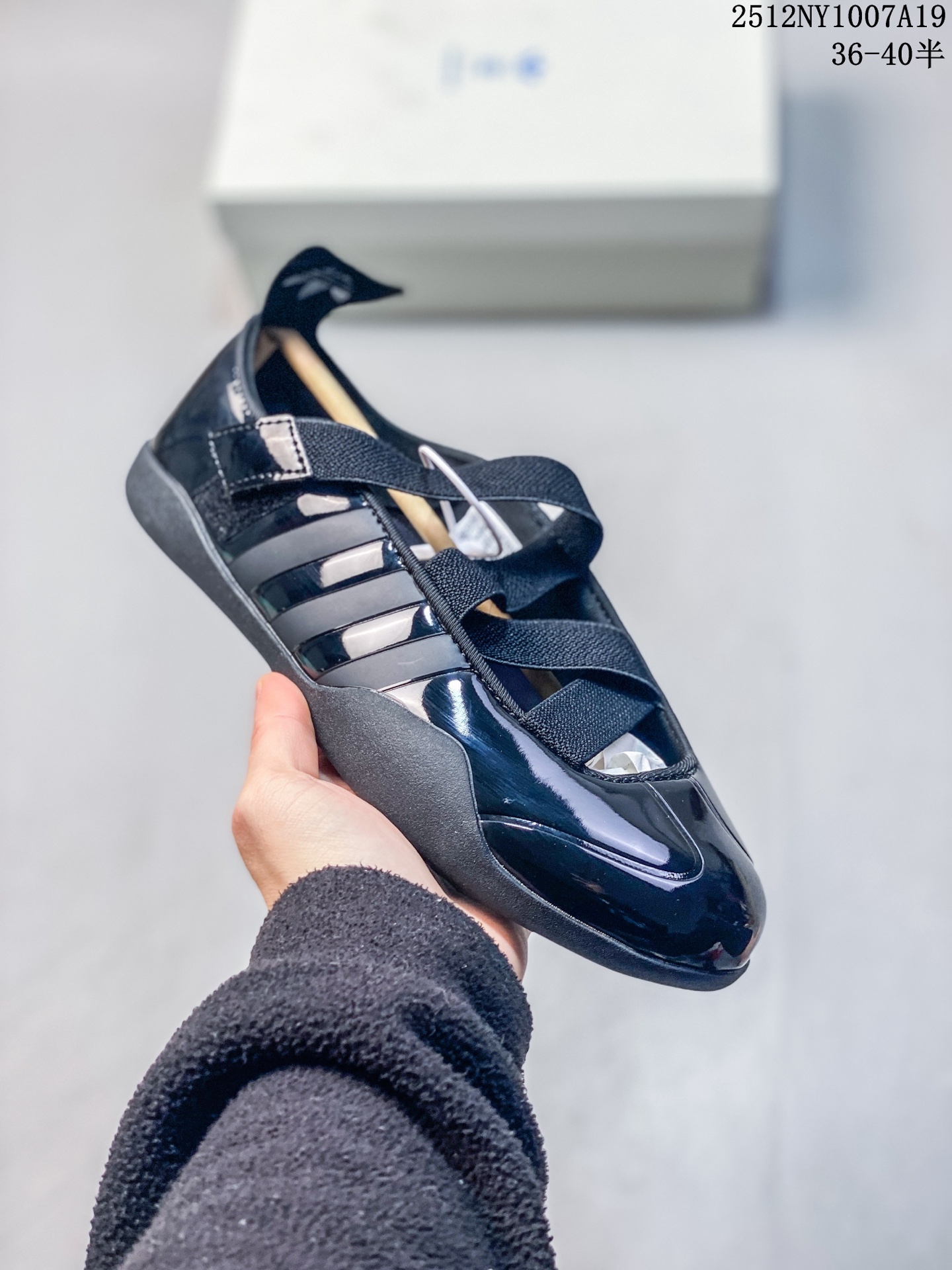 💰115
Caroline Hu x Edison Chen x adidas originals Taekwondo 芭蕾舞风薄底 生活休闲鞋 女款 黑色
12NY1007A19