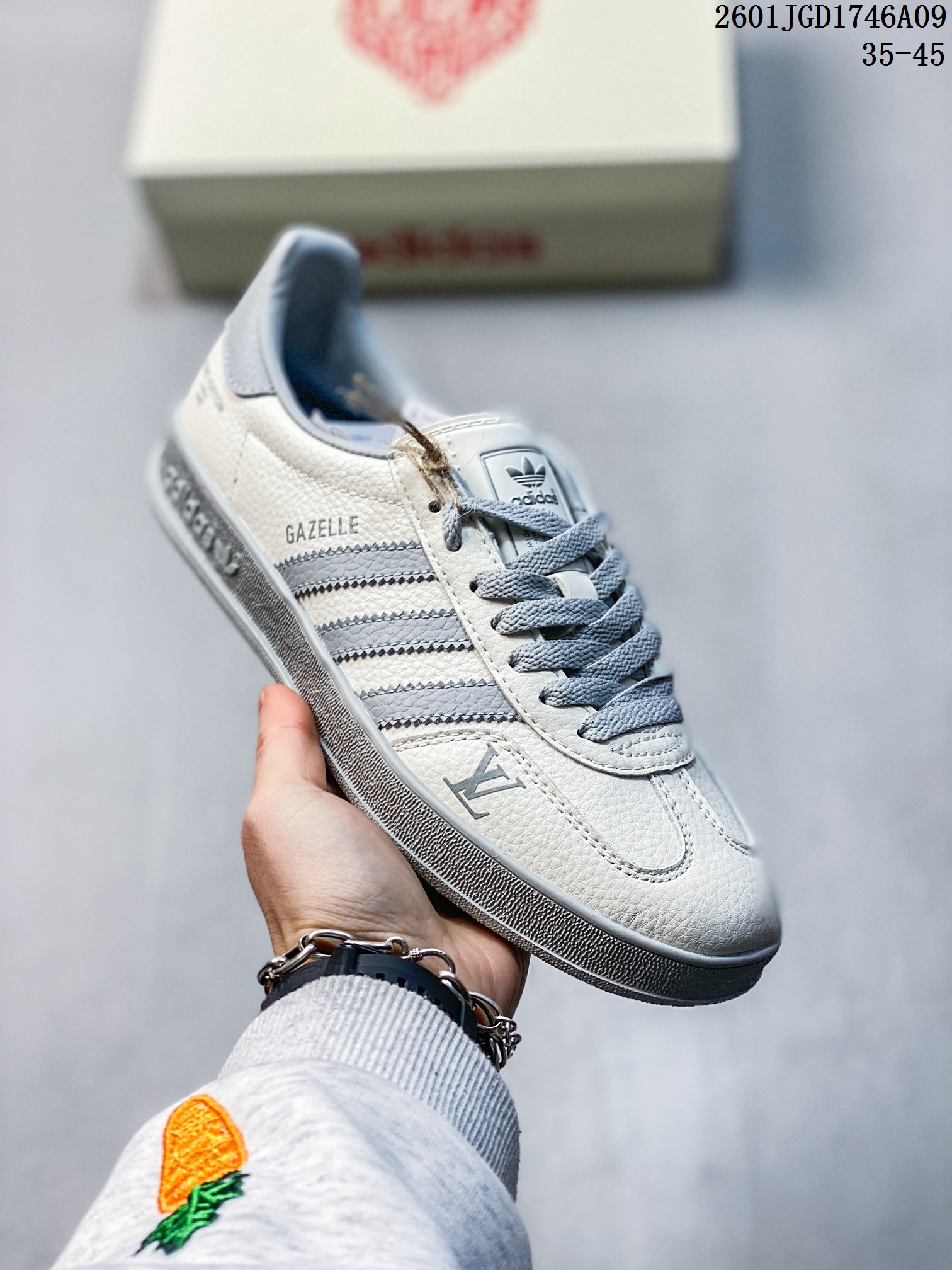 💰140
adidas DIY LV联名 二代德训 舒适耐磨  35 36 36.5 37 38 38.5 39 40 40.5 41 42 42.5 43 44 44.5 45
01JGD1746A09