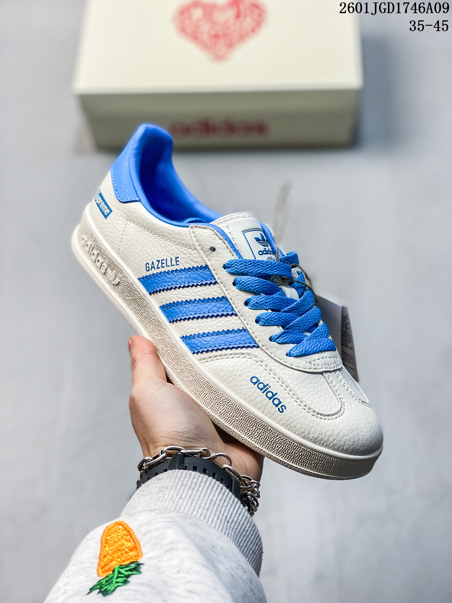 💰140
adidas DIY LV联名 二代德训 舒适耐磨  35 36 36.5 37 38 38.5 39 40 40.5 41 42 42.5 43 44 44.5 45
01JGD1746A09