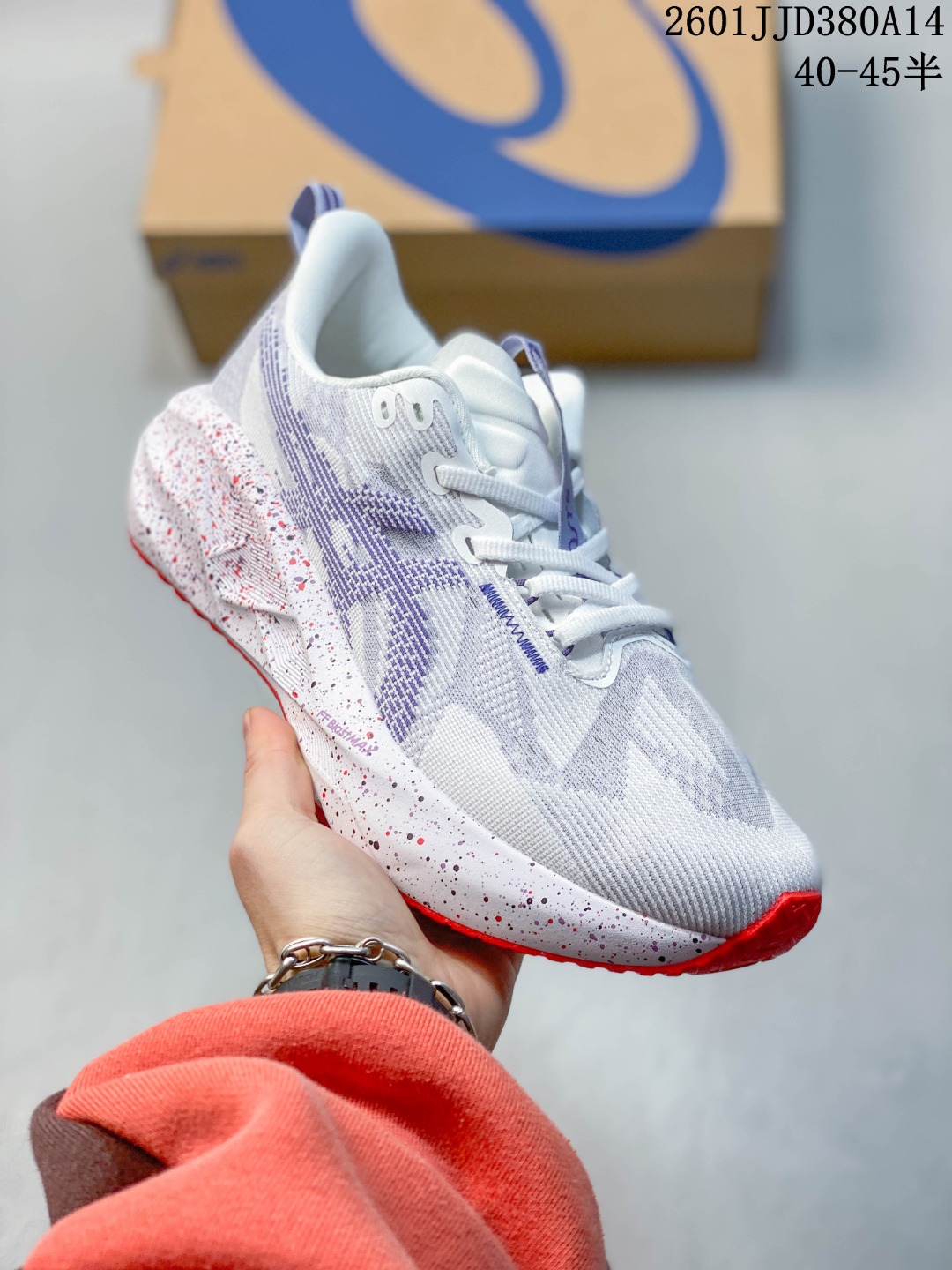 💰130
Asics NOVABLAST 5轻量跑鞋
低帮轻量透气缓震休闲运动跑步鞋 NOVABLAST™ 5 鞋款秉承 ASICS 设计理念（尊重日本的“改善”、持续改进原则，并体现在每件新产品中），对中底泡沫、鞋面和鞋舌工具以及整体设计元素进行了创新更新。 新材料提高舒适度和能量 NOVABLAST™ 5 鞋最初在 GLIDERIDE™ MAX 鞋上推出，采用 FF BLAST™ MAX 泡沫缓冲技术，与之前的 NOVABLAST™ 型号相比，有助于将弹跳性能提高约 8.5%。

货号：1011B974
码数：36-45含半码
01JJD380A14