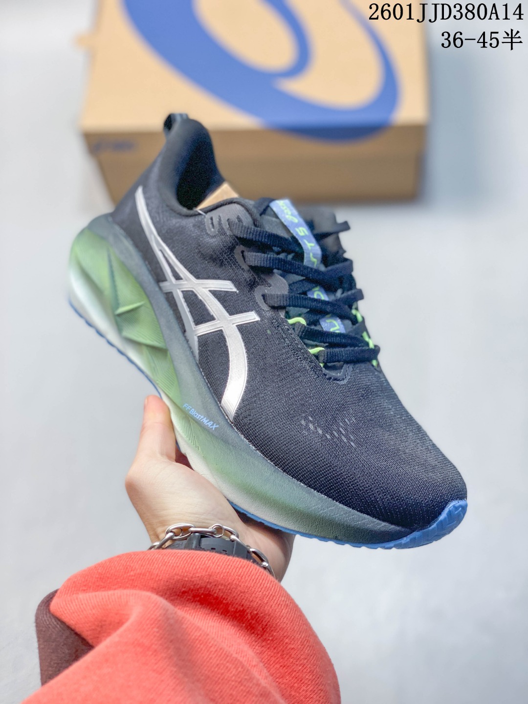 💰130
Asics NOVABLAST 5轻量跑鞋
低帮轻量透气缓震休闲运动跑步鞋 NOVABLAST™ 5 鞋款秉承 ASICS 设计理念（尊重日本的“改善”、持续改进原则，并体现在每件新产品中），对中底泡沫、鞋面和鞋舌工具以及整体设计元素进行了创新更新。 新材料提高舒适度和能量 NOVABLAST™ 5 鞋最初在 GLIDERIDE™ MAX 鞋上推出，采用 FF BLAST™ MAX 泡沫缓冲技术，与之前的 NOVABLAST™ 型号相比，有助于将弹跳性能提高约 8.5%。

货号：1011B974
码数：36-45含半码
01JJD380A14