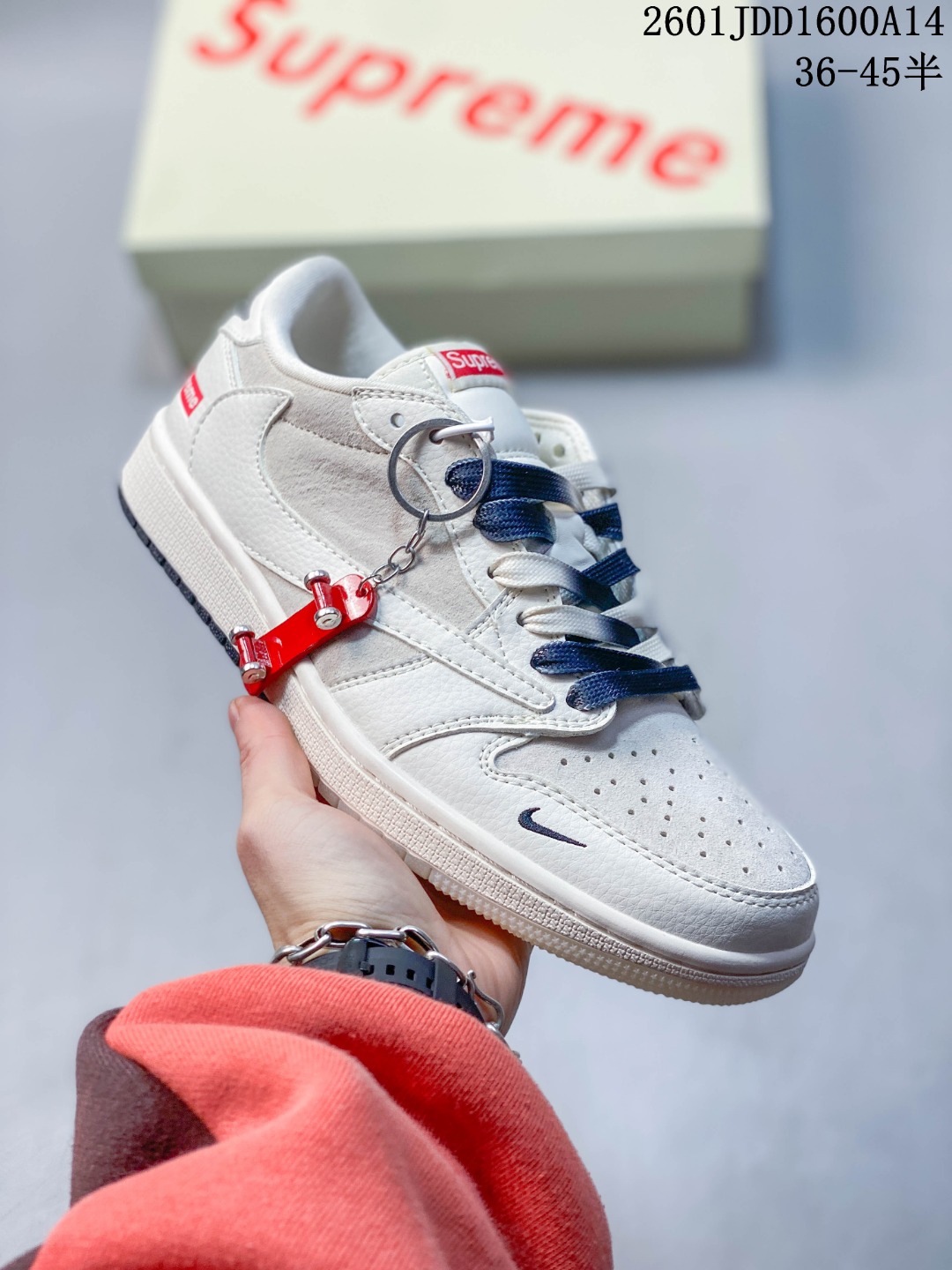 套现特价💰120
海外爆款限量发售！ Travis Scott x Jordan 1 Low “Supreme联名——猪八双拼米灰” 高端定制 乔丹倒勾低帮休闲板鞋 大厂纯原品质出货 纯正版型 定制鞋盒 皮料切割干净无任何毛边 细节完美  超高清洁度
货号：HH7518-001
Size：36 36.5 37.5 38 38.5 39 40 40.5 41 42 42.5 43 44 44.5 45
01JDD1600A14