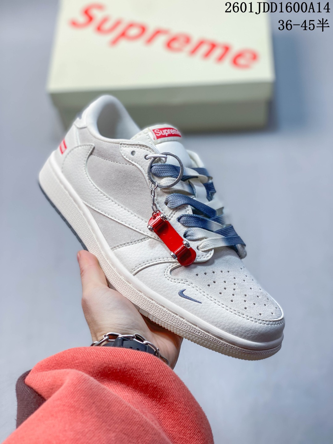 套现特价💰120
海外爆款限量发售！ Travis Scott x Jordan 1 Low “Supreme联名——猪八双拼米灰” 高端定制 乔丹倒勾低帮休闲板鞋 大厂纯原品质出货 纯正版型 定制鞋盒 皮料切割干净无任何毛边 细节完美  超高清洁度
货号：HH7518-001
Size：36 36.5 37.5 38 38.5 39 40 40.5 41 42 42.5 43 44 44.5 45
01JDD1600A14