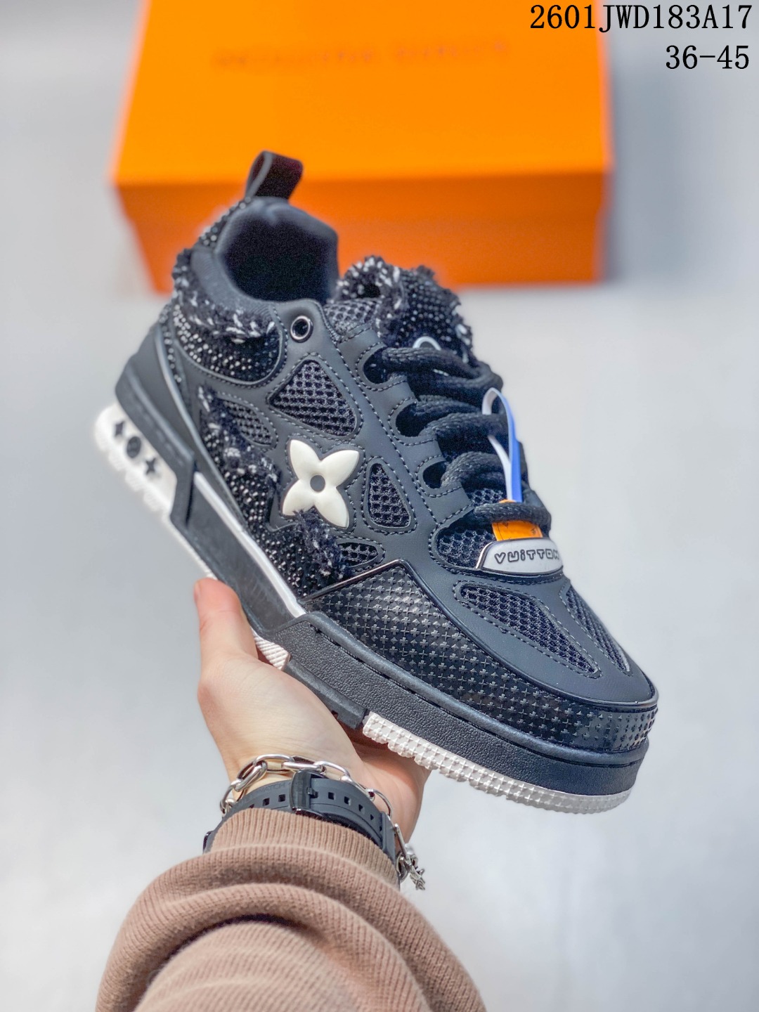 💰160
🔺Louis Vuitton Trainer 路易威登低帮休闲鞋 艺术总监 Virgil Abloh 设计的路易威登手写标识则于侧面彰显品牌格调 1854 钻石限定 织物材质 Size:39-45码                          #2PSS32251207
01JWD183A17