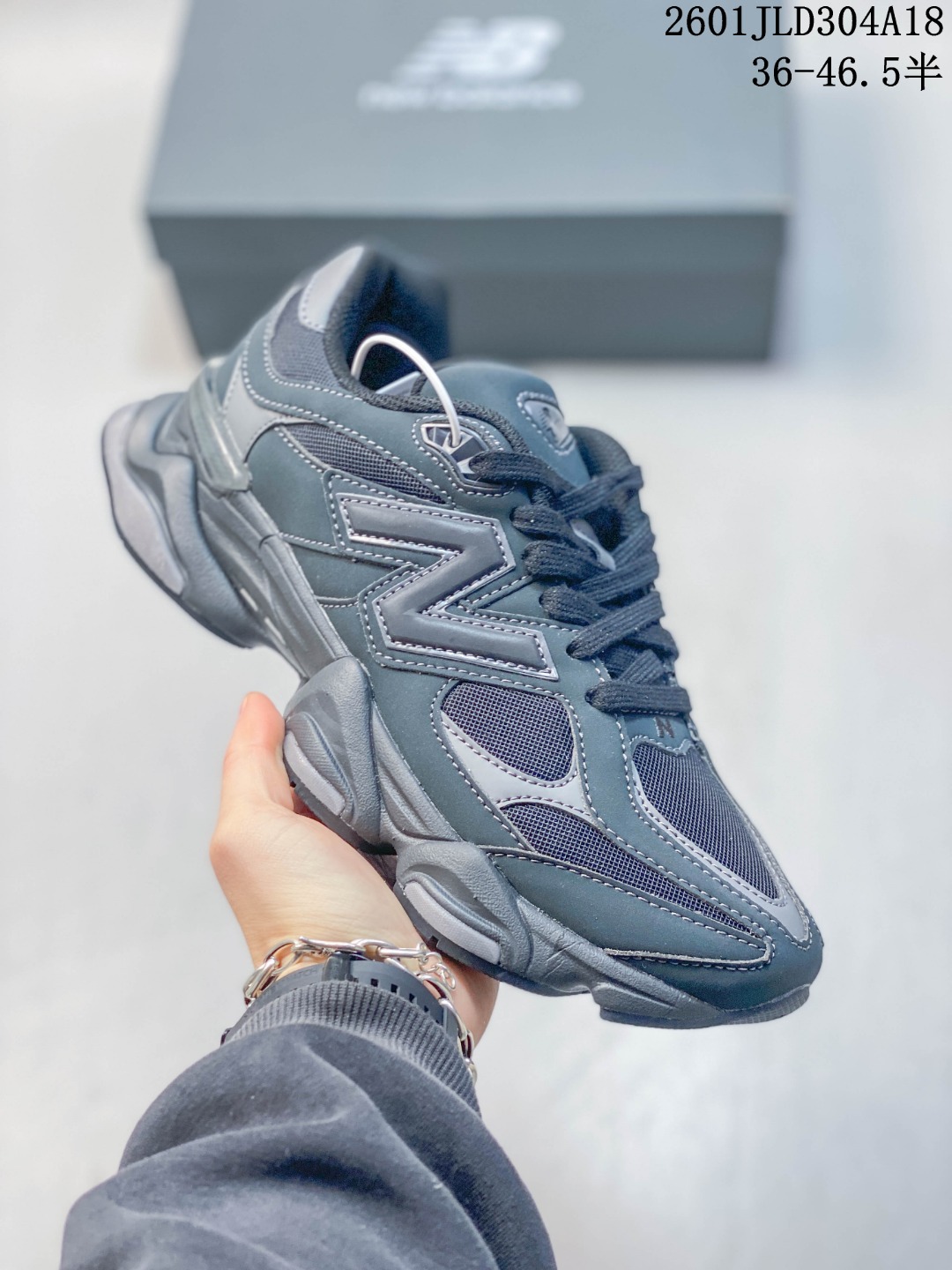 💰P200🔺New Balance U9060 Freshgoods 新百伦复古减震跑步鞋 织物材质老爹鞋 公司级 真标带半码 Size:36-46.5码 #3WYUL36260119
01JLD304A18