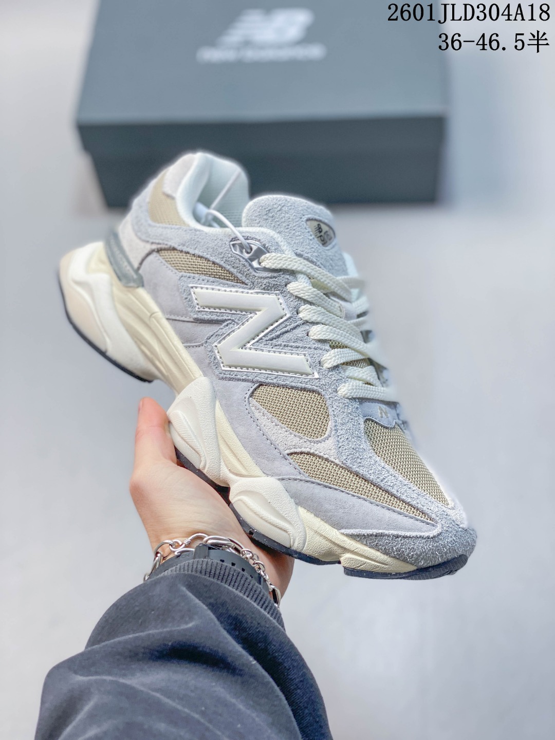 💰P200🔺New Balance U9060 Freshgoods 新百伦复古减震跑步鞋 织物材质老爹鞋 公司级 真标带半码 Size:36-46.5码 #3WYUL36260119
01JLD304A18