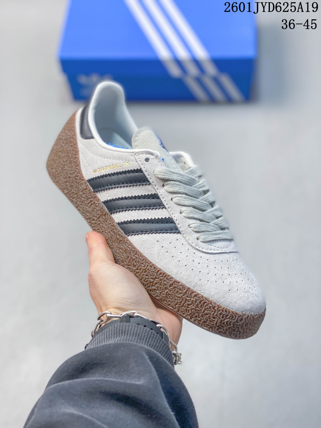 💰170
【真标   阿迪板鞋系列】阿迪达斯/Adidas  MONTREAL76阿迪三叶草低帮板鞋  白棕
货号：JQ8734   尺码：36 36.5 37 38 38.5 39  40 40.5 41 42 42.5 43 44 45
 Adidas SAMBA OG 复古运动板鞋
01JYD625A19