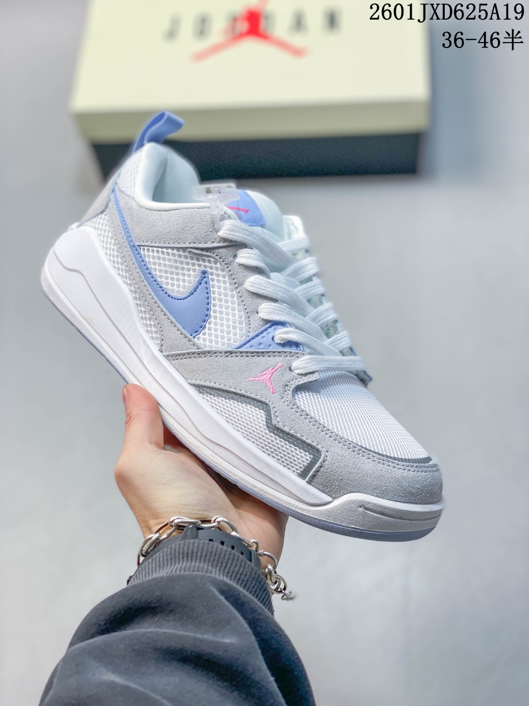 🈴💰160
耐克/Nike Air Jordan CMFT Era 舒适简约低帮运动鞋 实拍首发 鞋面大面积的网眼透气性拉满 中底的大面积泡棉超级舒适 
官方货号:HQ0506 #A91CAR0118 
01JXD625A19