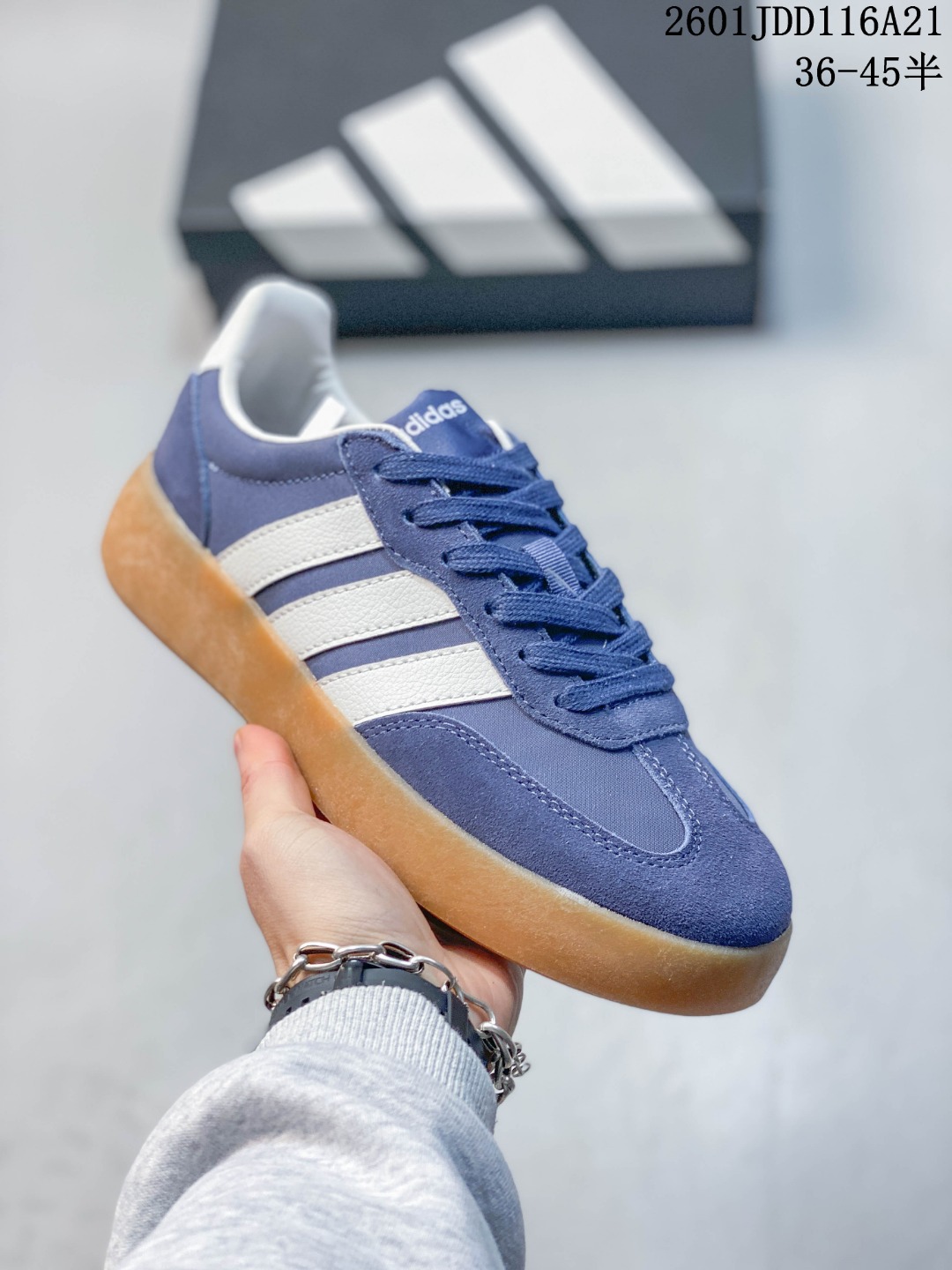 💰120
✅Adidas/阿迪达斯 男女鞋真标半码制，采用翻毛皮组合牛津布鞋面材质，外置RB耐磨橡胶外底❗阿迪达斯Adidas Barreda Decode  Low 巴列达解密系列低帮复古德训风系带百搭休闲运动T字头板鞋 JI2315

类型：男女鞋
码数：36 36.5 37 38 38.5 39 40 40.5 41 42 42.5 43 44 45
编码：329JDD0122
01JDD116A21