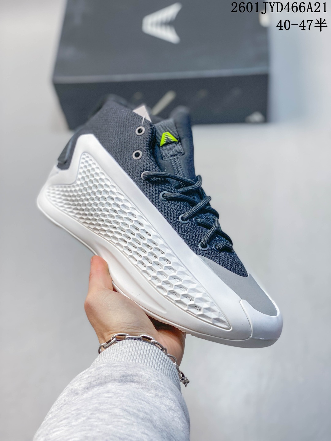 💰170
阿迪达斯Adidas A.E. 1’华子一代’圆头舒适 减震防滑耐磨透气 中帮 篮球鞋
货号:IF1859
尺码:40 40.5 41 42 42.5 43 44 45 46 47
01JYD466A21