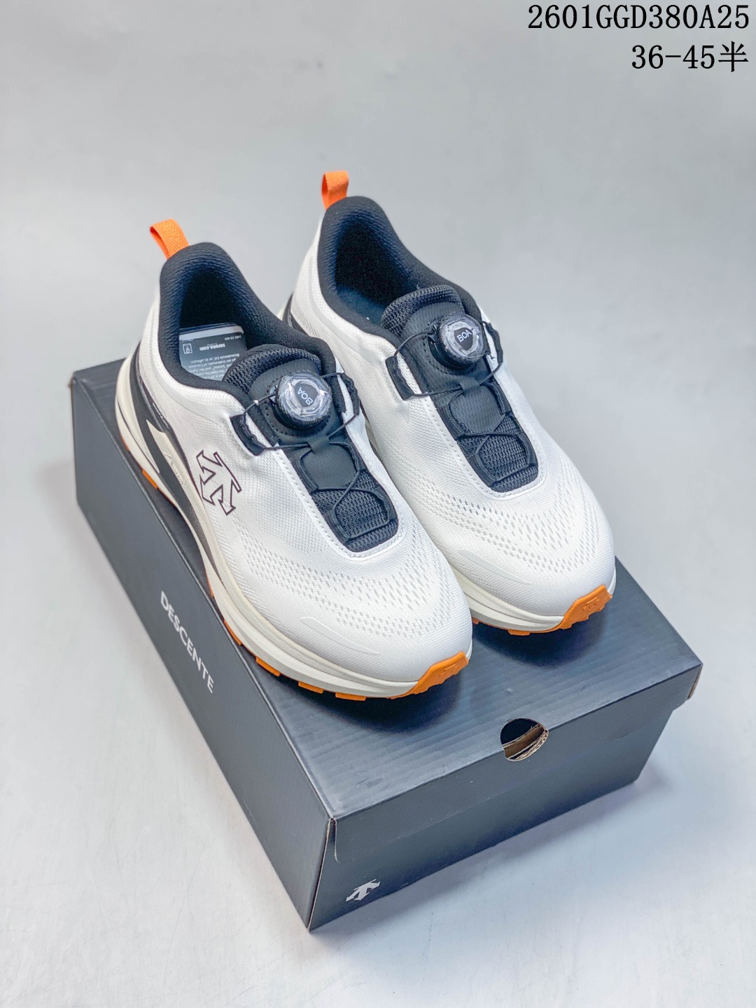 放店💰200
DESCENTE迪桑特 LAVITATE TRAIL WIRE 3.0
时尚休闲运动覆盖防水男子越野跑鞋
官方同步上架 适合技术路线单日徒步穿着 aeriosflgtx鞋受到长途野外跑步鞋的启发 适合在变化的地形上进行快速轻快的徒步旅行穿着,舒适而有支撑性,使您充满信心。该设计与脚部融为一体,可最大限度地减少摩擦,gore-tex保护膜可防水,采用gore隐形适体(invisiblefit)技术,更轻薄舒适。敏捷、稳定和技术路线上的自信源于vibram® megagrip外底、压缩eva内底以及一体的tpu。重量约:275g技术特点防水透气轻量耐磨鞋子鞋外底结构vibram®megagripM橡胶化合材料耐用柔软鞋子结构tpu鞋头可防磨损压缩eva泡沫内底以及一体的tpu铁芯提高了灵活性和稳定性,使您充满信心鞋子衬垫结构4mm厚or模制插片材料gore-tex薄膜tpu高耐磨保护膜cordura®网眼布
官方货号: D5431RRN241526
尺码: 36-45含半码
01GGD380A25